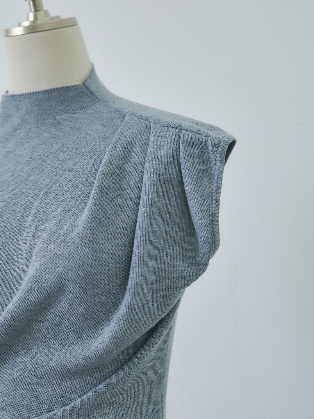 [予約]サイドベルトボトルネックノースリーブニットトップス/gray