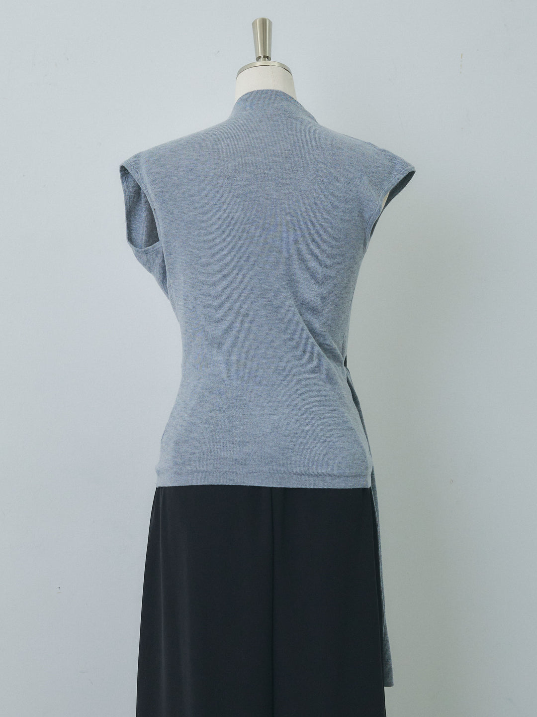 [予約]サイドベルトボトルネックノースリーブニットトップス/gray