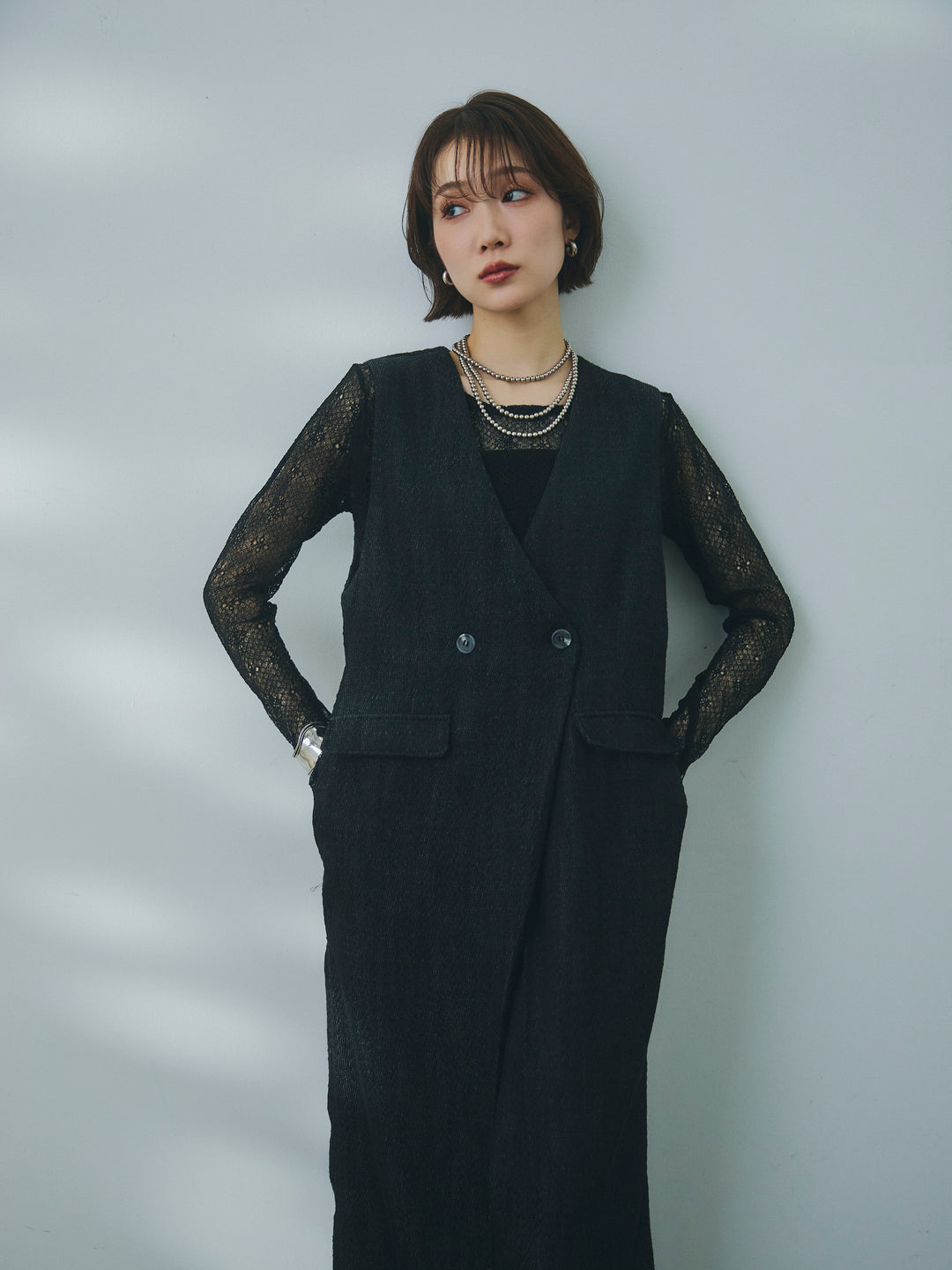 【Allure】[SET]デニムライクヘリンボーンサロペット+ネットレーストップス(2set)