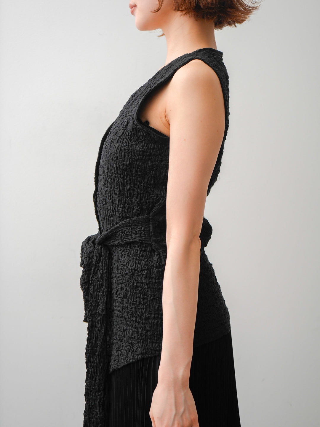 [予約]シャーリングウエストリボンVネックトップス/black
