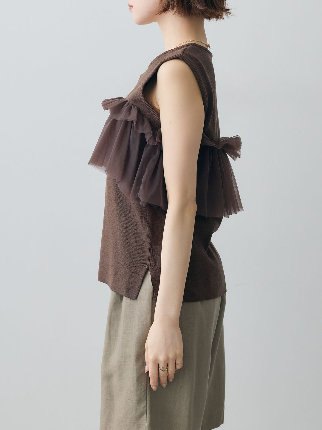 [予約]チュールフリルニットノースリトップス/brown