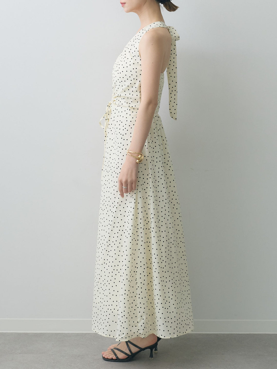 [予約]ホルターネックドット柄シャーリングデザインワンピース/ivory