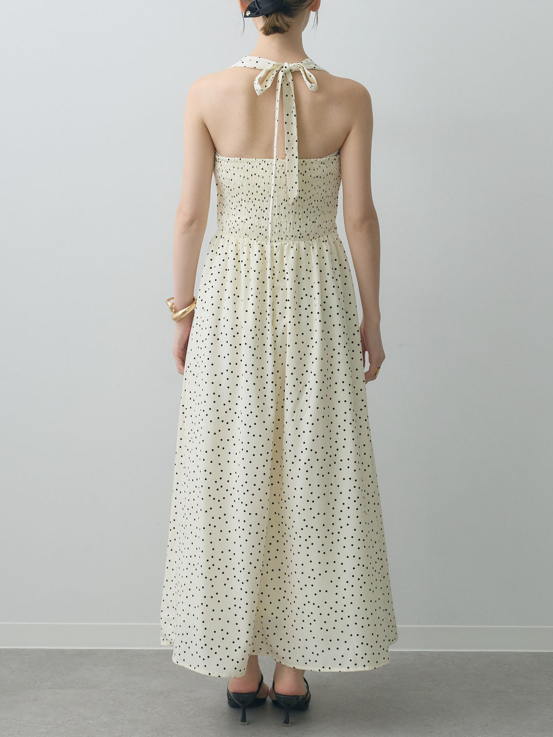 [予約]ホルターネックドット柄シャーリングデザインワンピース/ivory