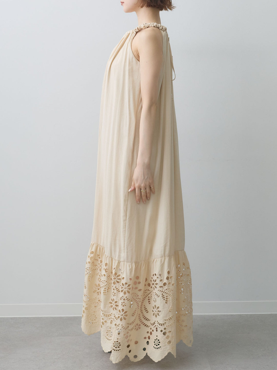 [予約]スカラップヘムカットワークレースキャミワンピース/beige