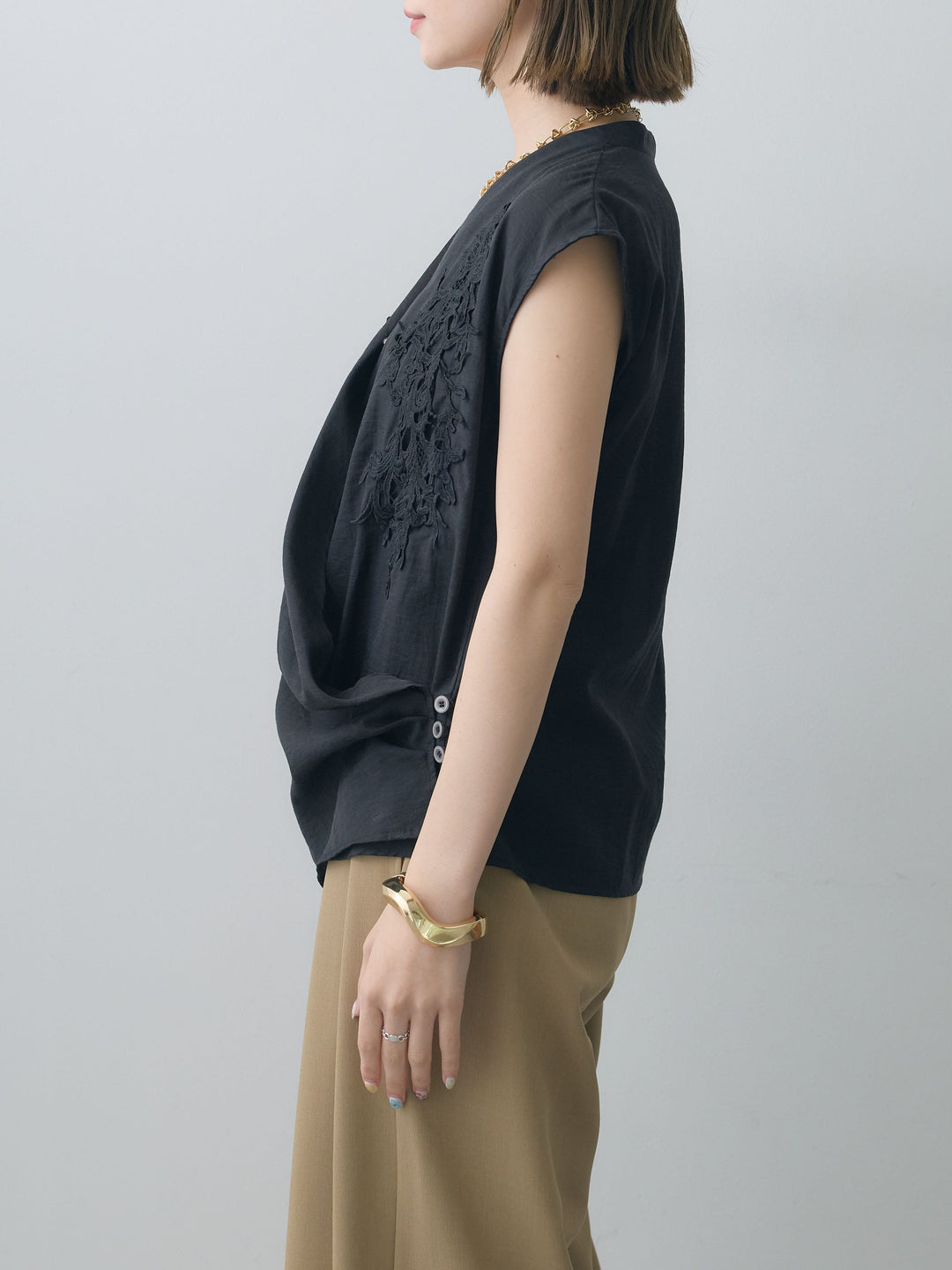 [予約]フロントレースノースリカシュクールブラウス/ black