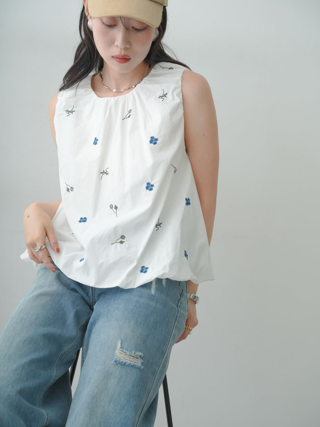【套裝】花朵刺繡燈籠袖上衣+輕薄牛仔短褲（兩件套裝）