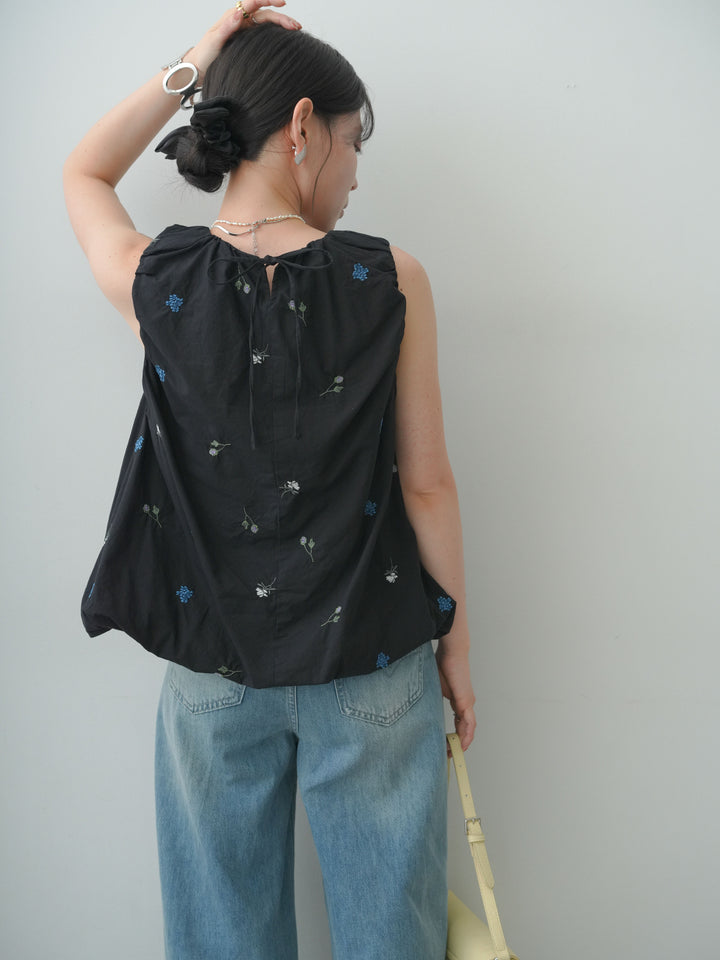 【套裝】花朵刺繡燈籠袖上衣+輕薄牛仔短褲（兩件套裝）