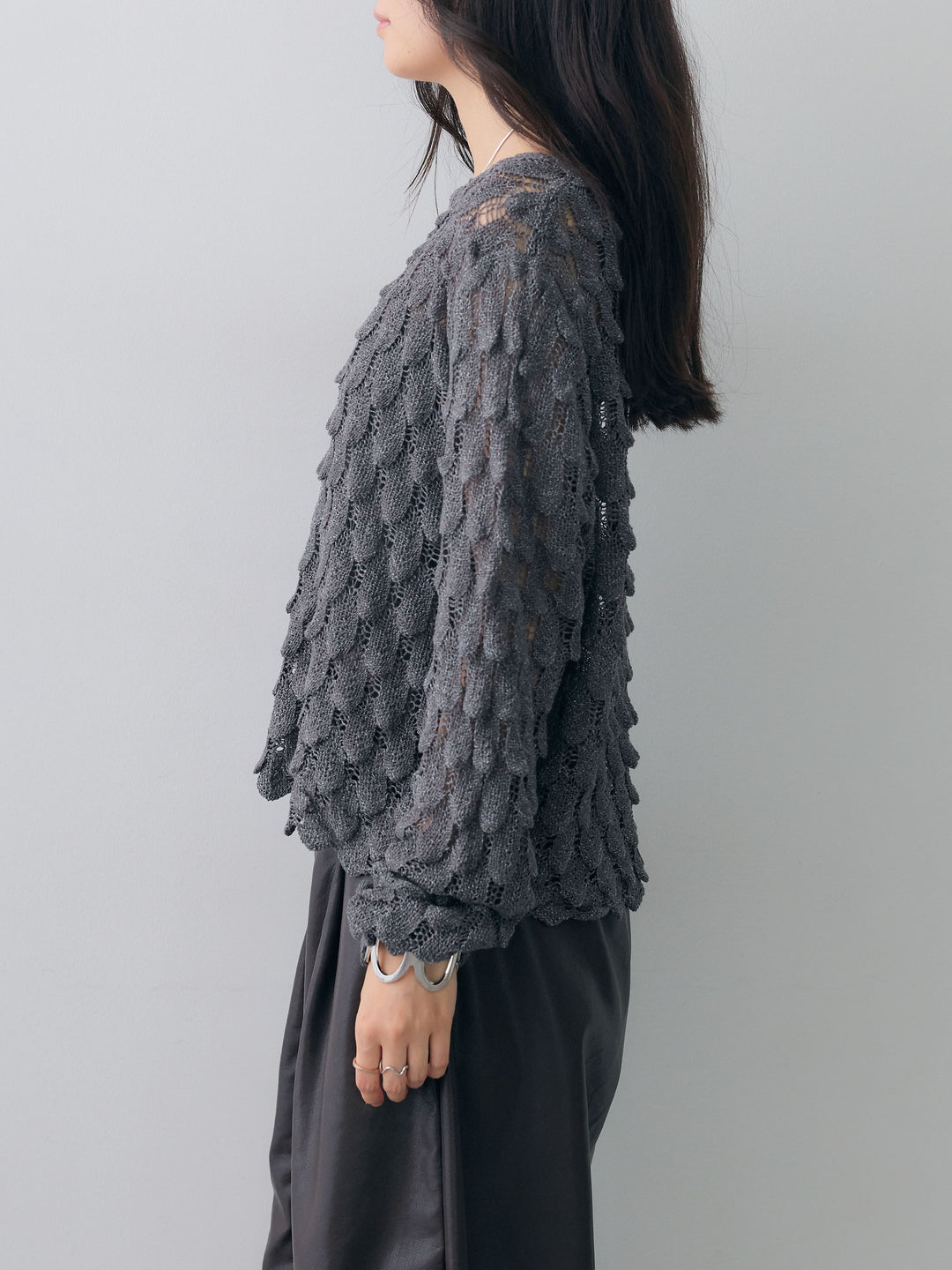 [予約]テクスチャードスカラップニットトップス/chacoal