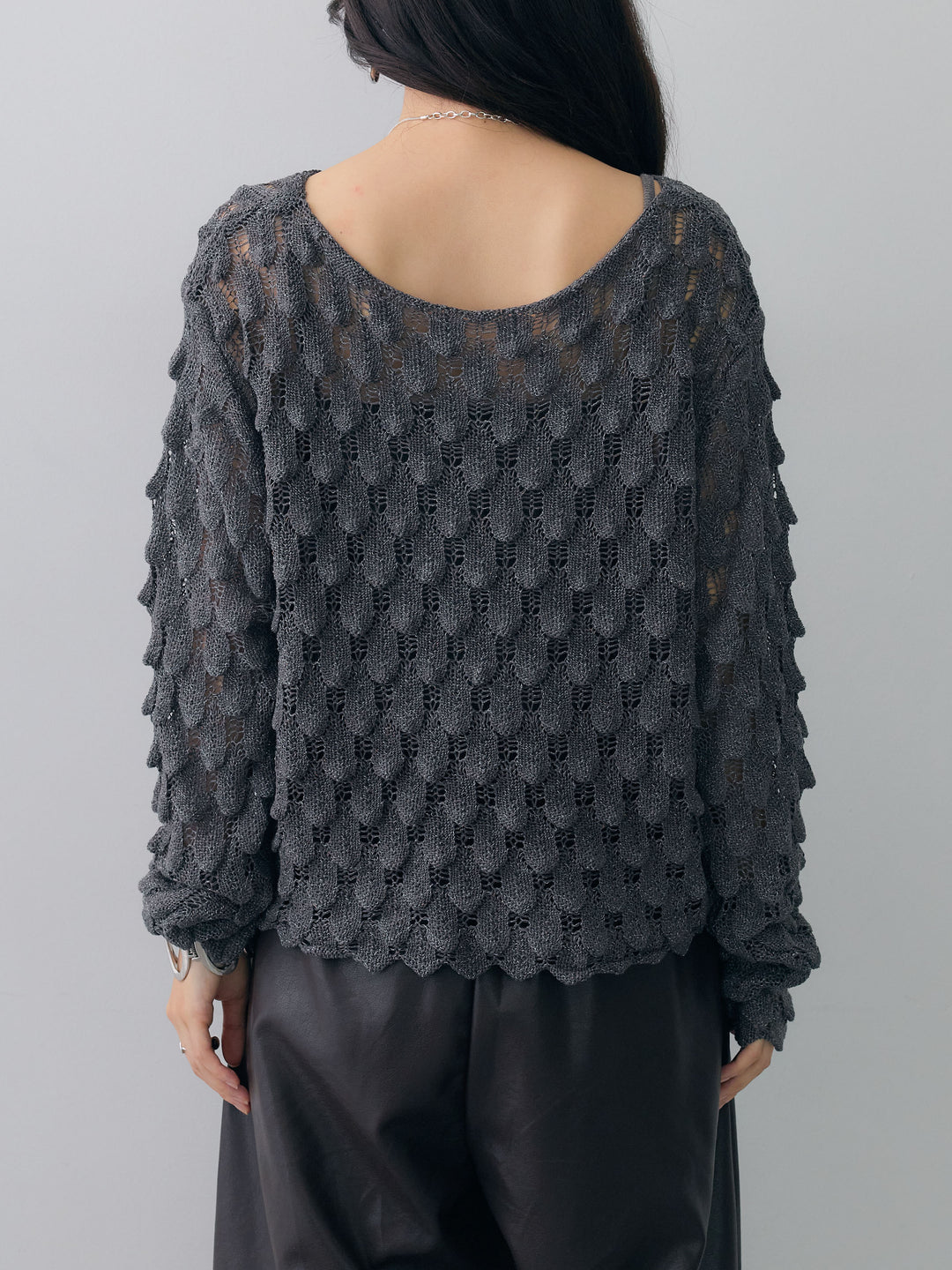 [予約]テクスチャードスカラップニットトップス/chacoal