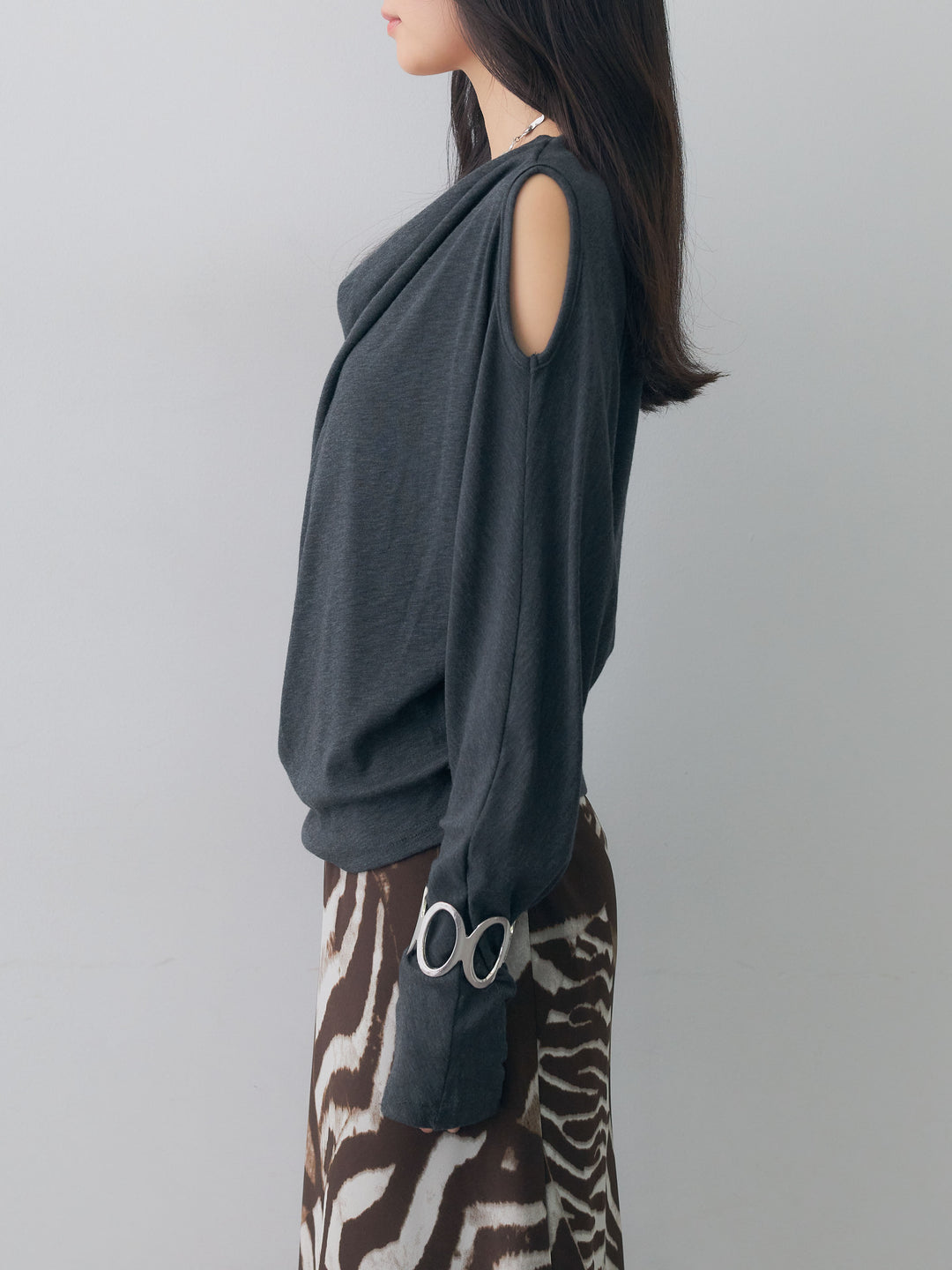 [予約]ショルダーオープンドレープネックカットソー/darkgray