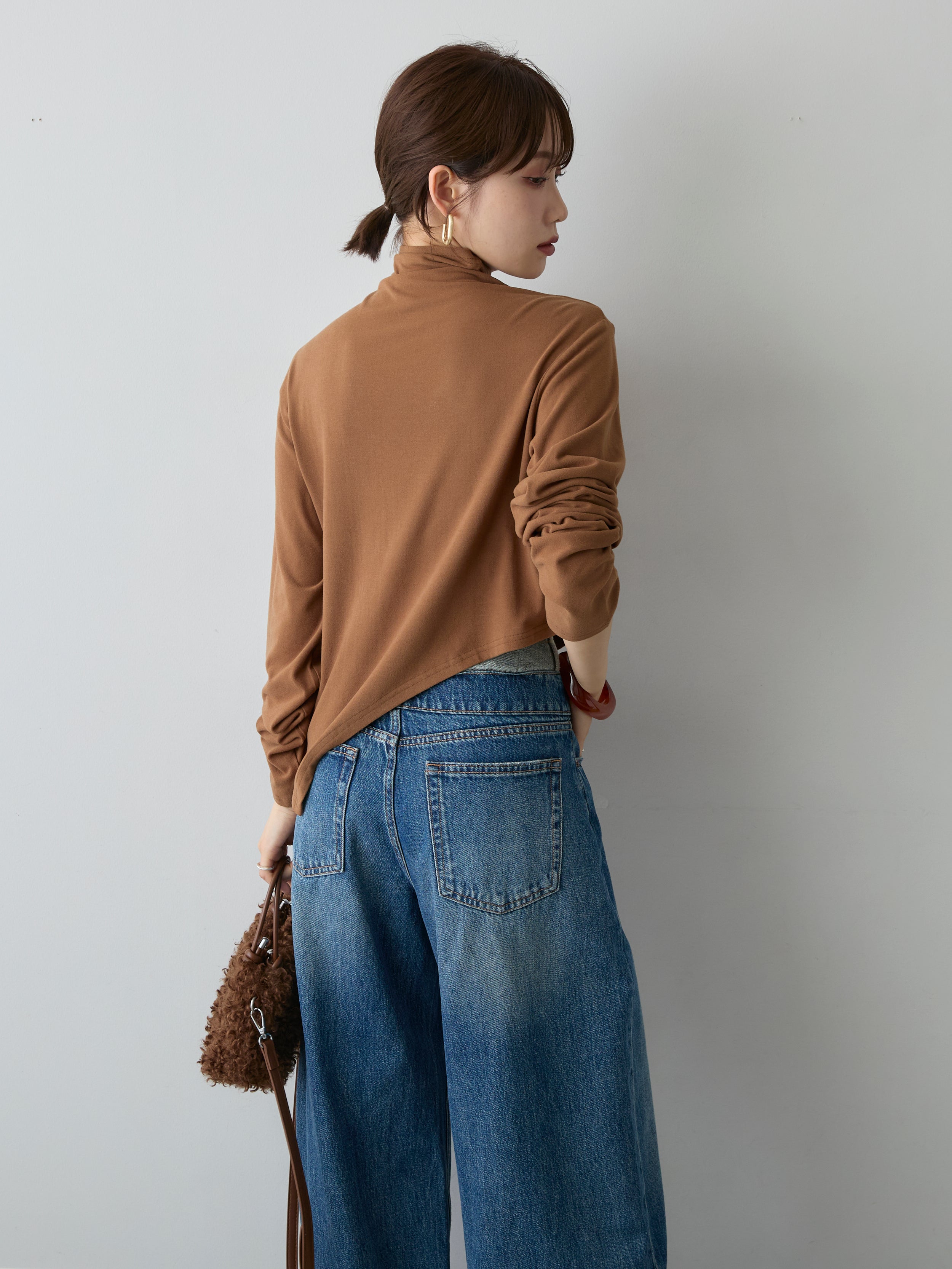 予約]モックネックアシメヘムトップス/brown – Lumier