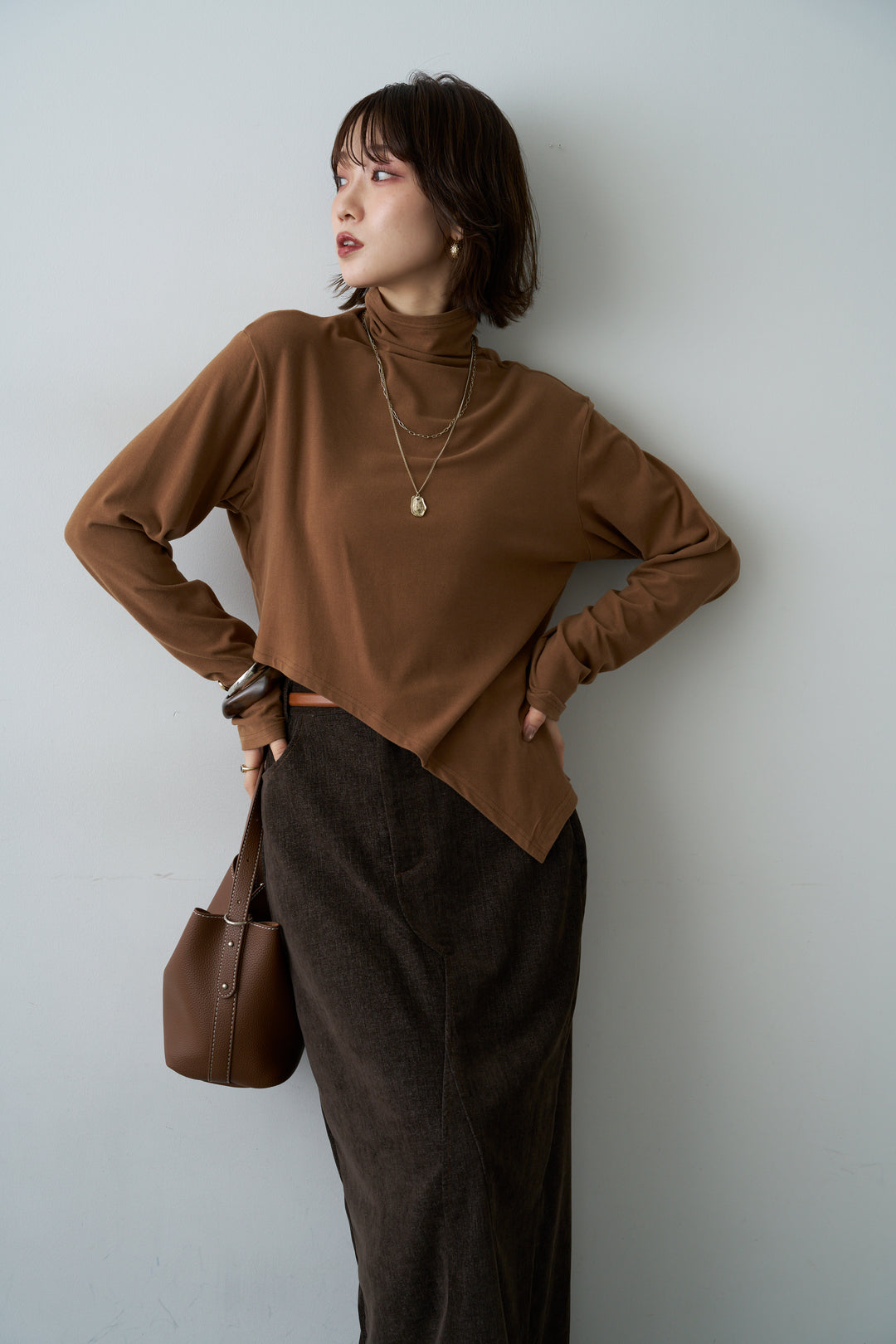 [予約]モックネックアシメヘムトップス/brown