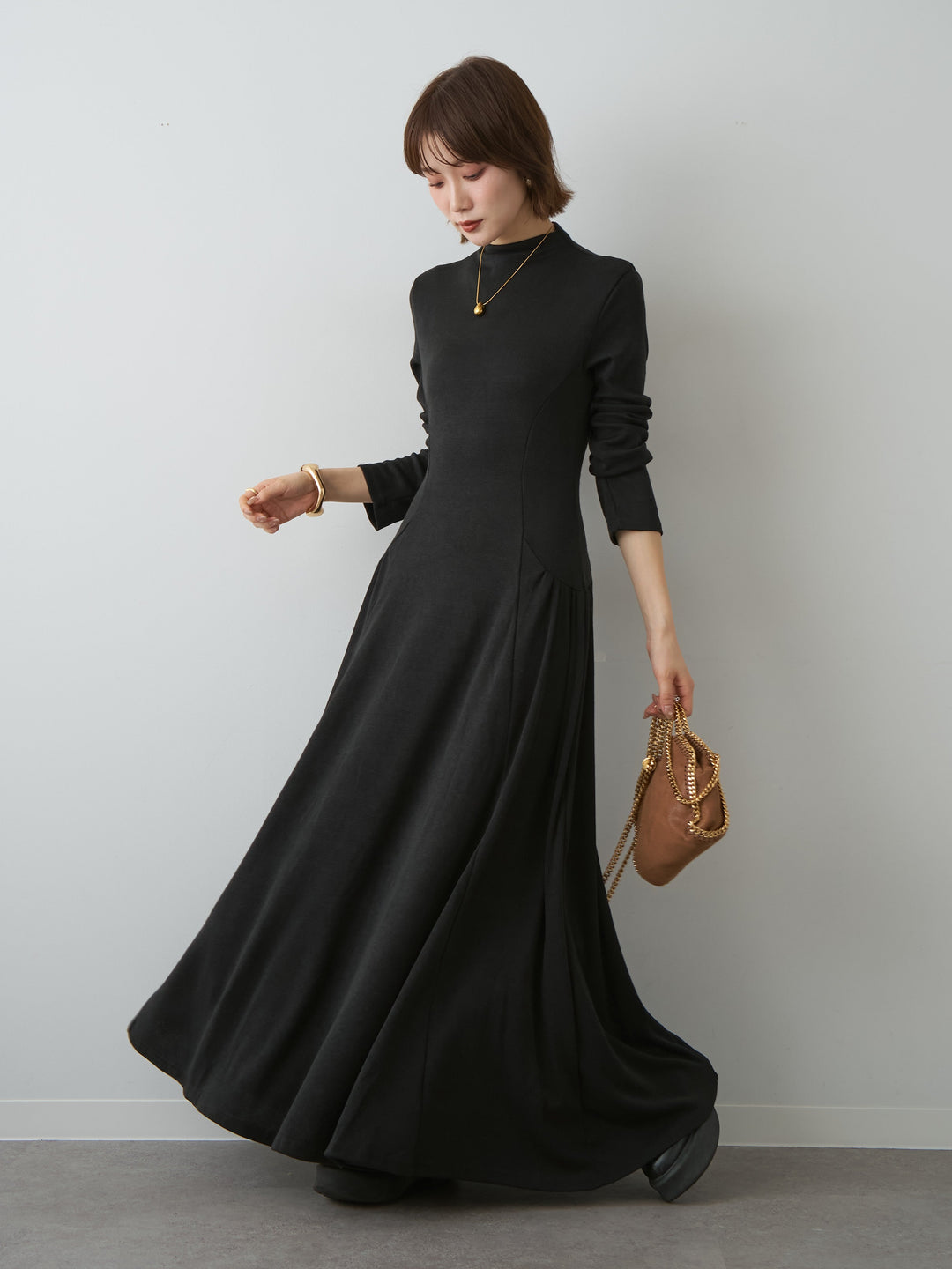 [予約]モックネックドレープニットソーワンピース/black