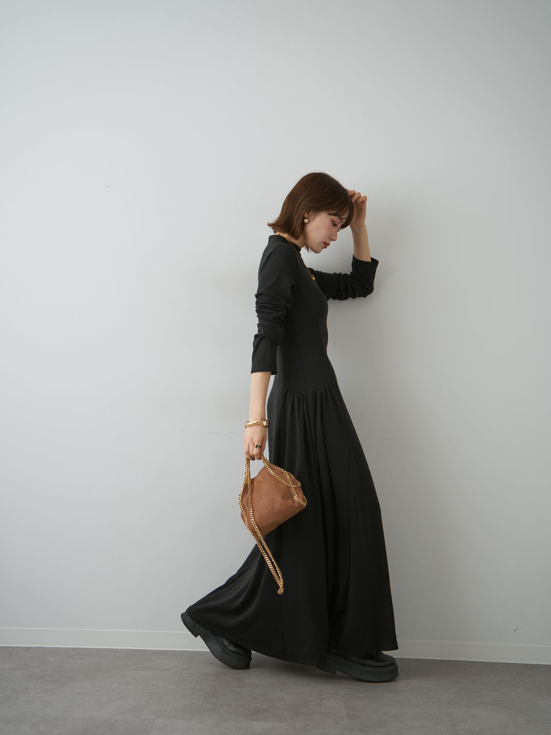[予約]モックネックドレープニットソーワンピース/black