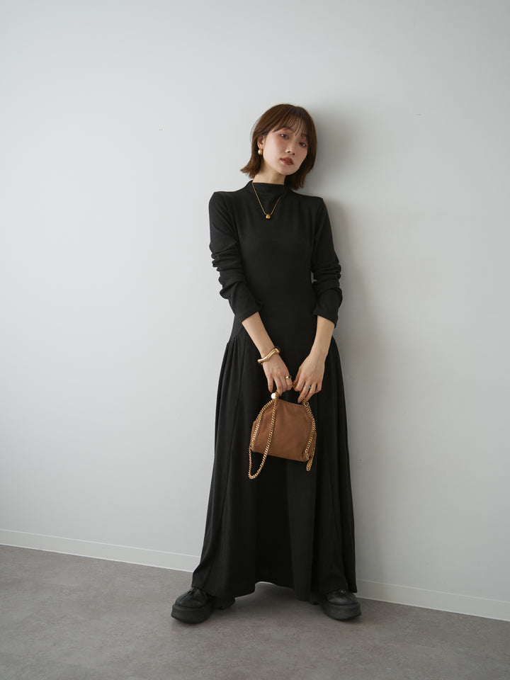 [予約]モックネックドレープニットソーワンピース/black