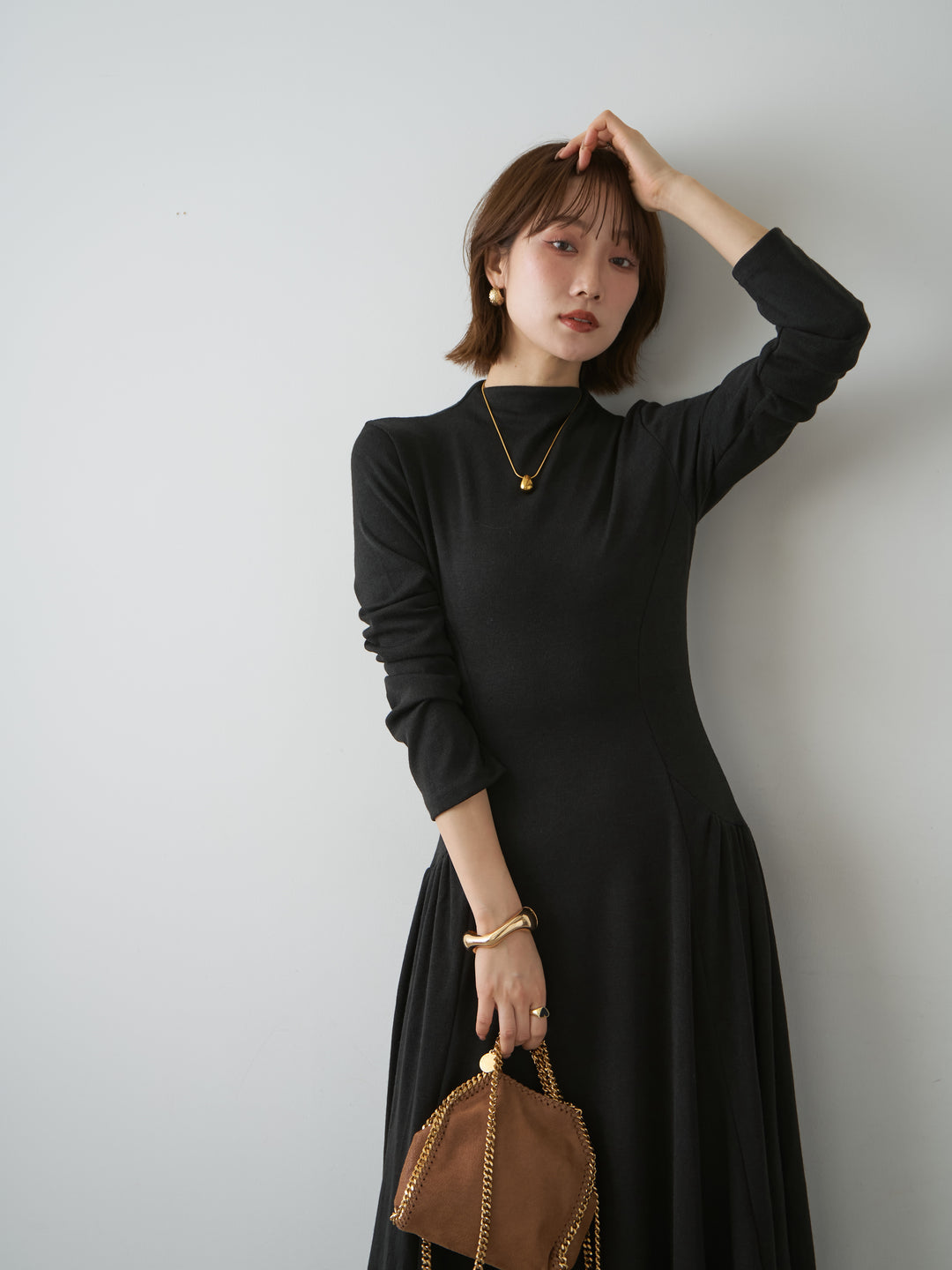 [予約]モックネックドレープニットソーワンピース/black