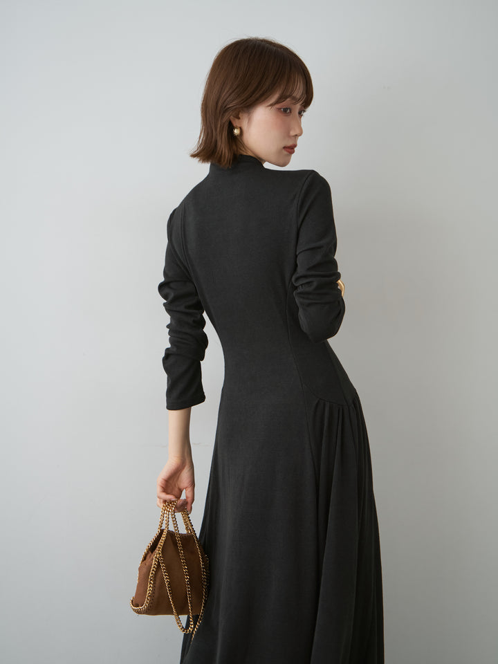 [予約]モックネックドレープニットソーワンピース/black