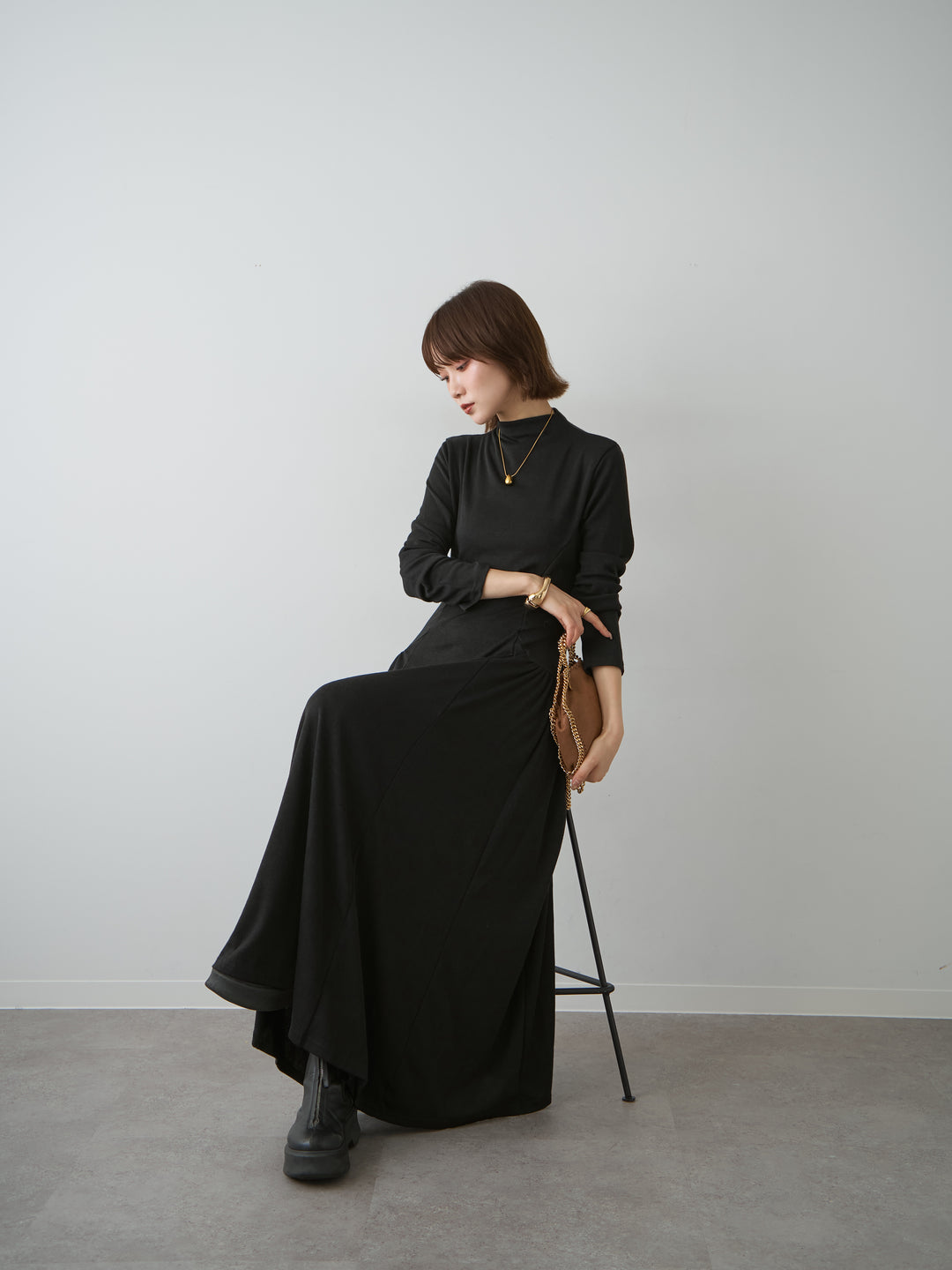 [予約]モックネックドレープニットソーワンピース/black