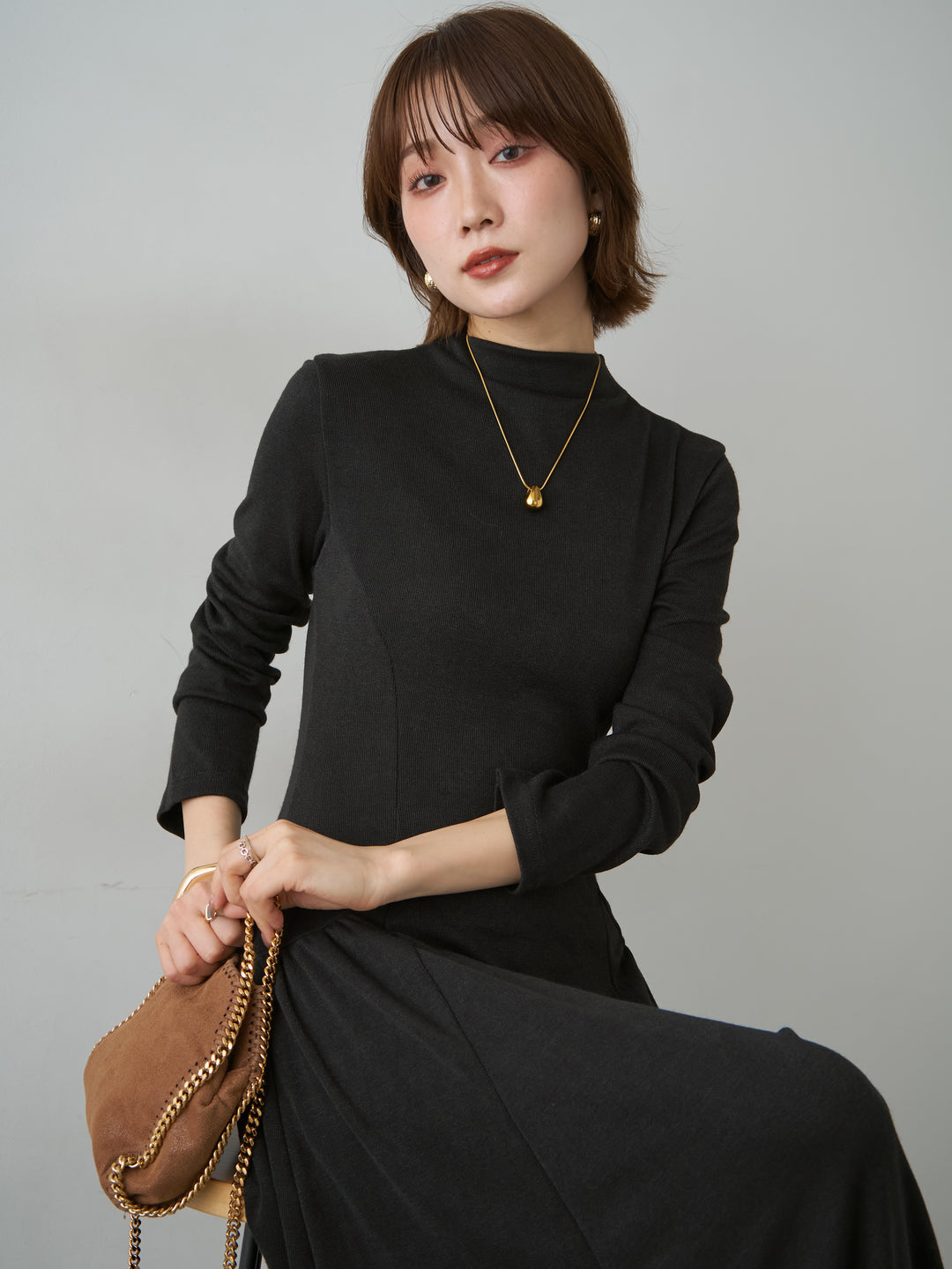 [予約]モックネックドレープニットソーワンピース/black