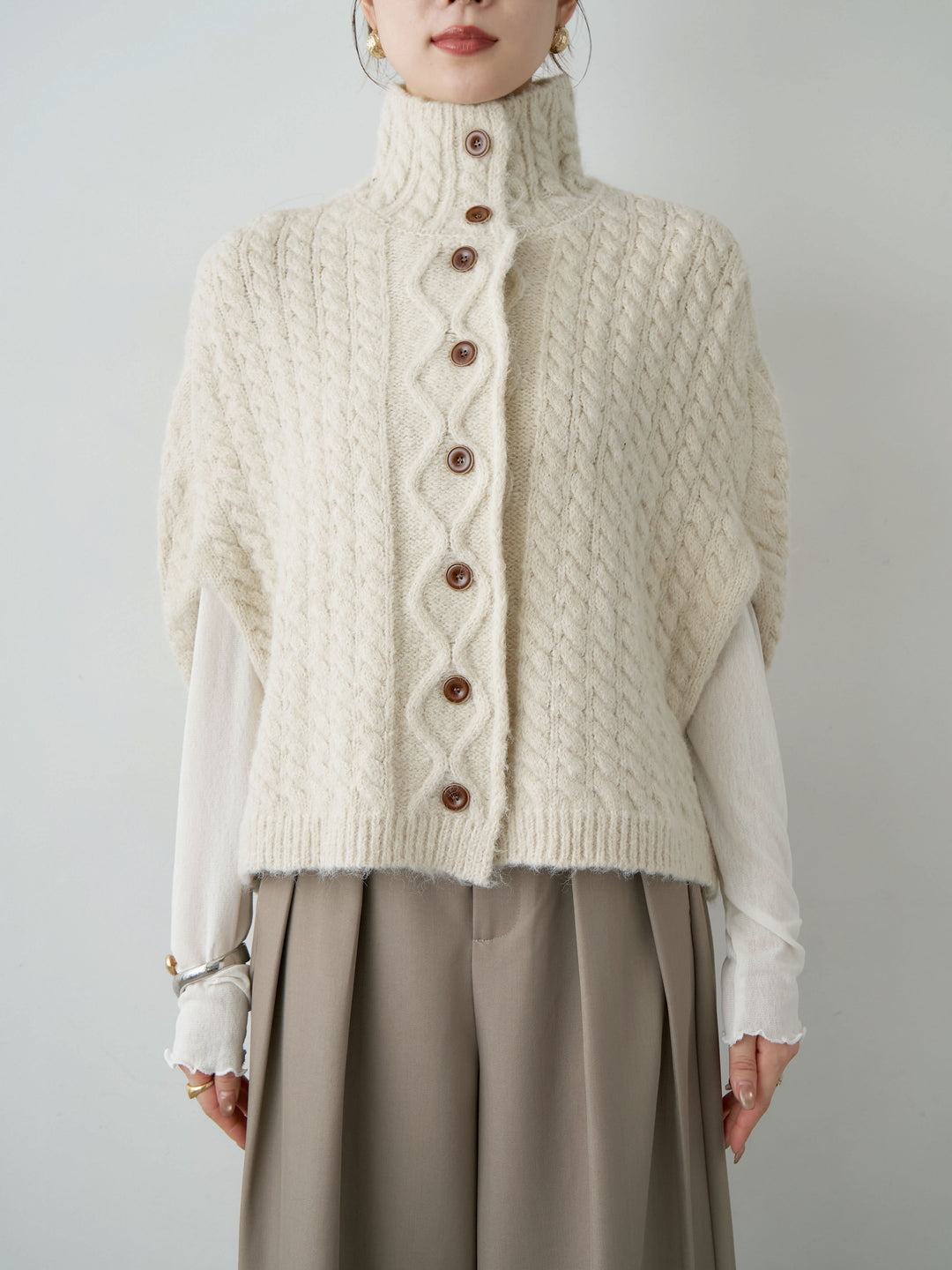 [予約]ケーブルケープニットトップス/beige