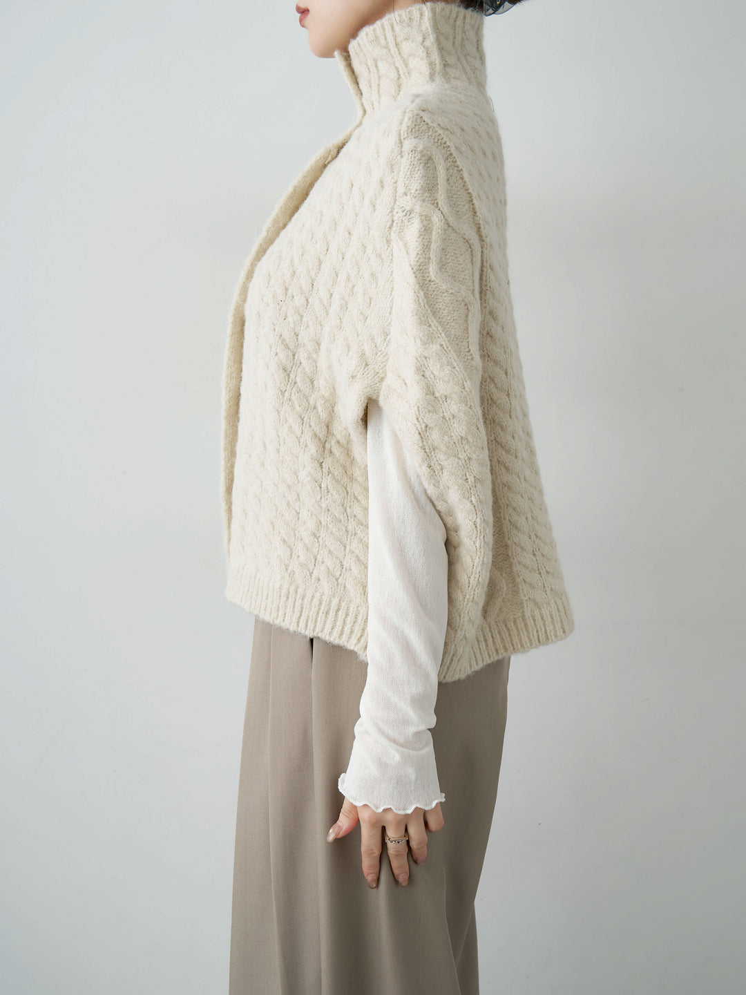 [予約]ケーブルケープニットトップス/beige