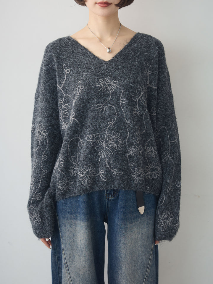 [予約]フロントエンブロイダリーVネックニットトップス/charcoal