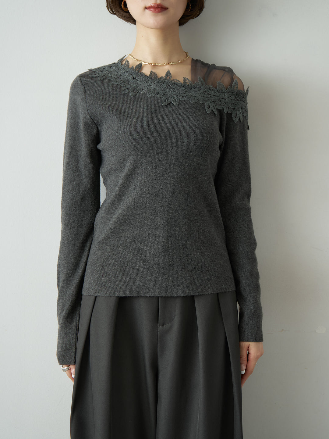 [予約]ショルダーレースアシメスリムニットトップス/charcoal
