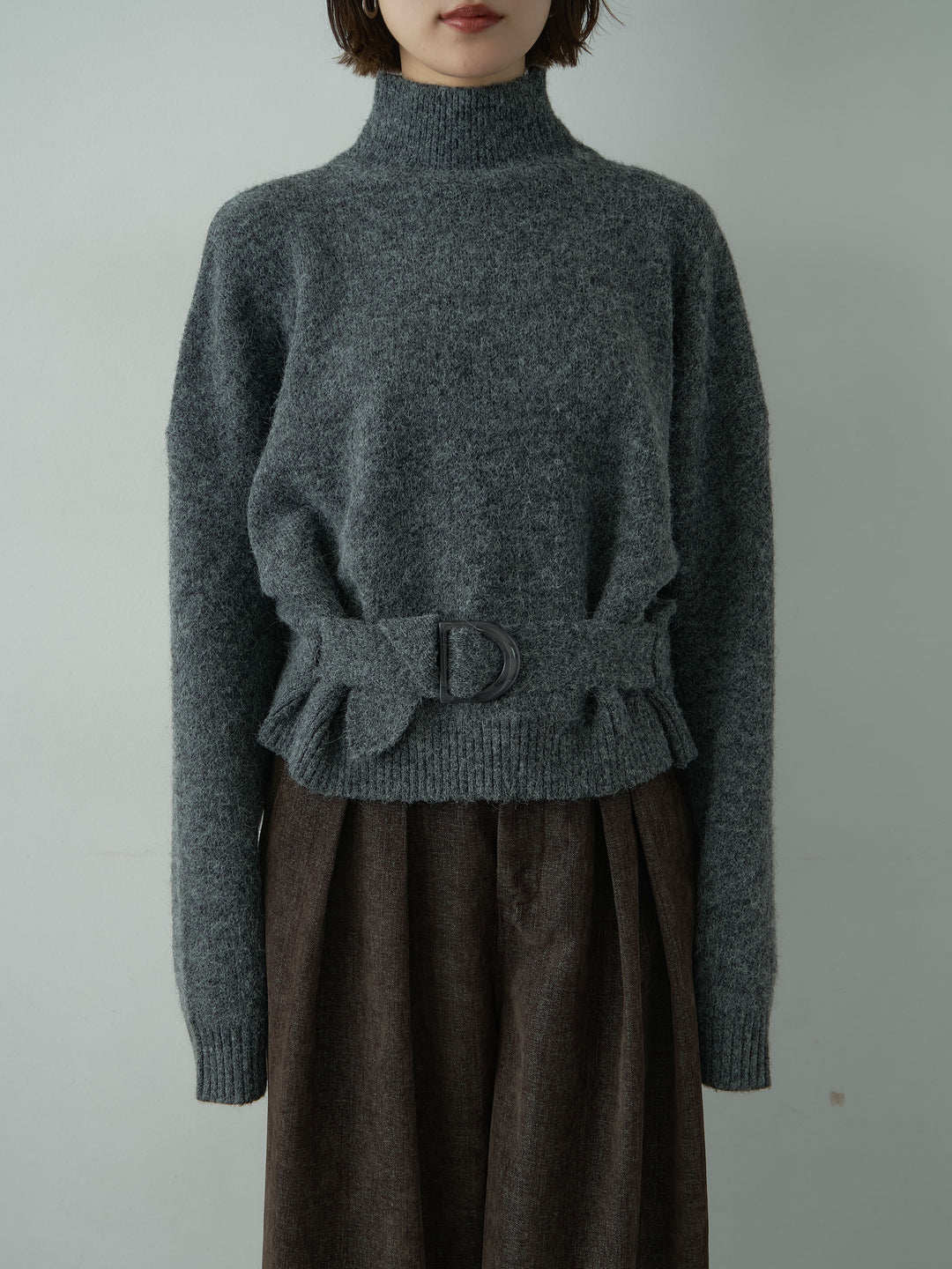 [予約]ウエストベルトハイネックニットトップス/darkgray