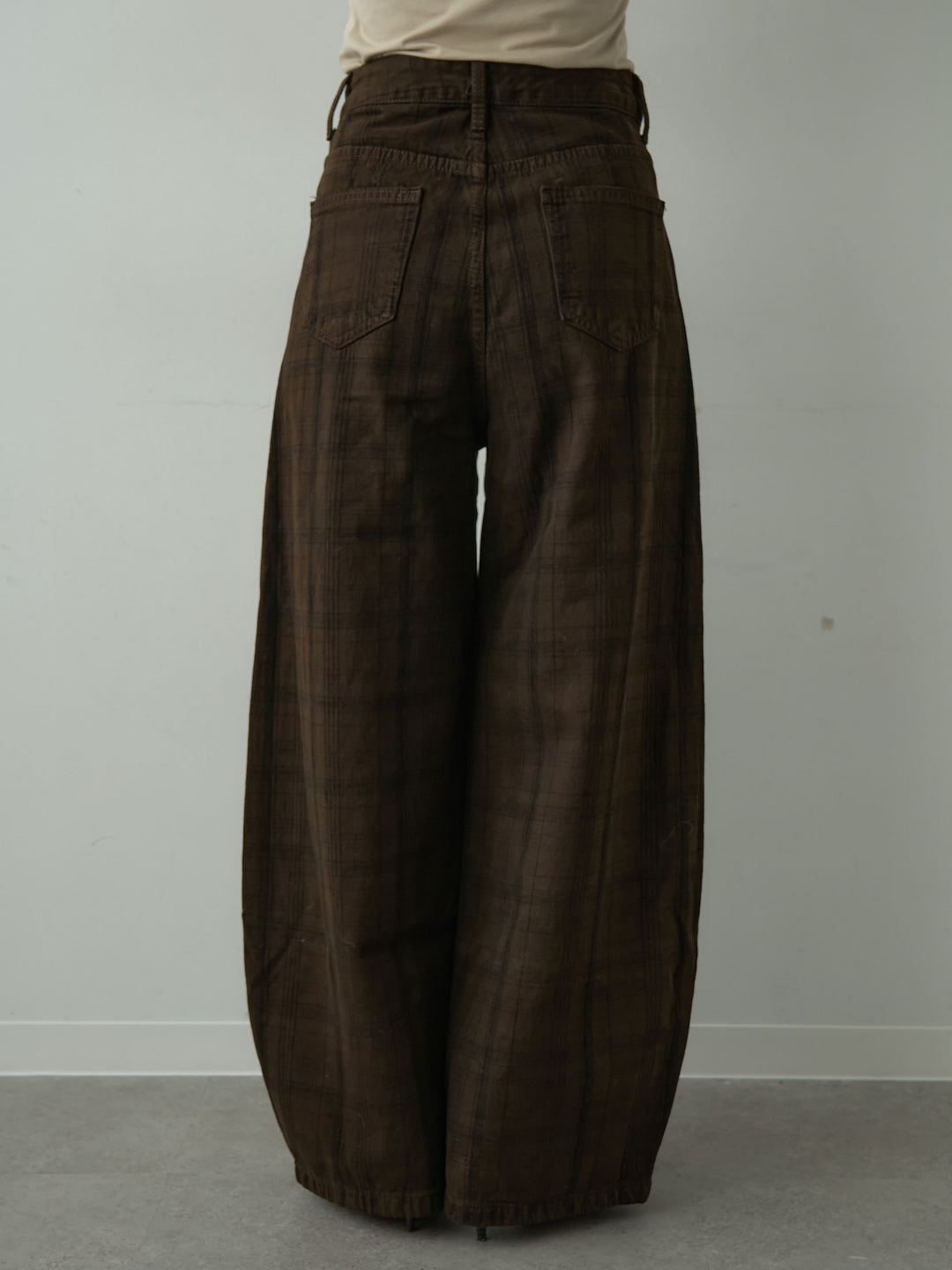 [予約]チェックエンブロイダリーカーブワイドデニム/brown