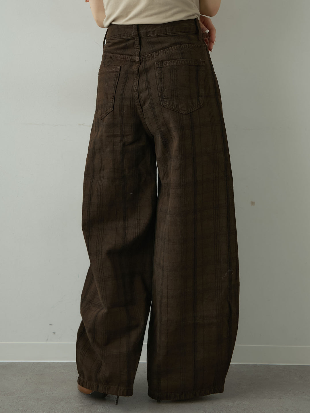 [予約]チェックエンブロイダリーカーブワイドデニム/brown