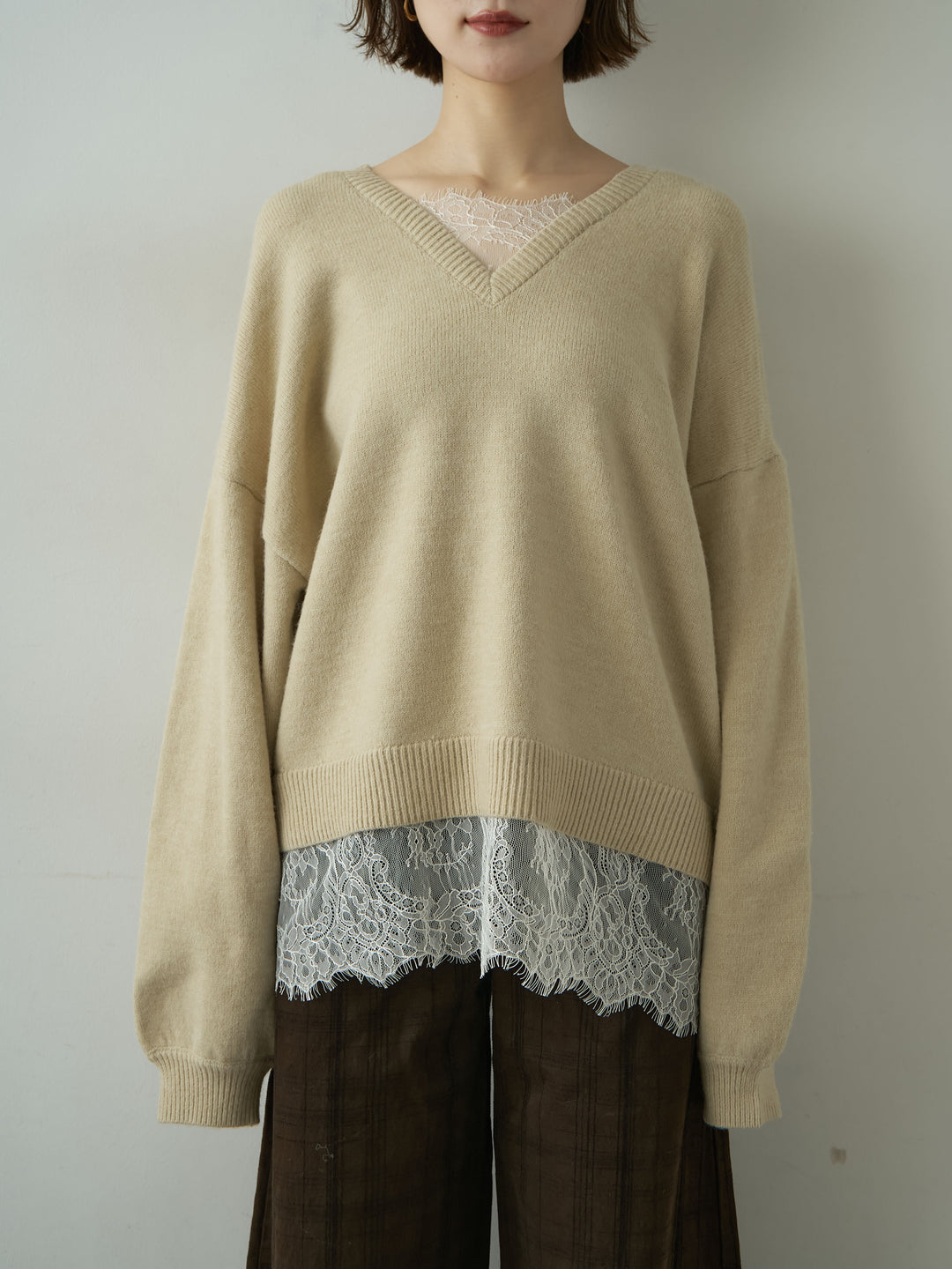 [予約]アルパカタッチレースドッキングVネックニットトップス/beige