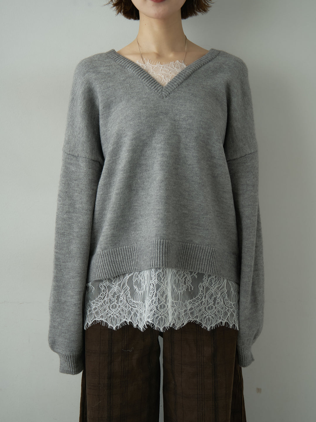 [予約]アルパカタッチレースドッキングVネックニットトップス/mokugray