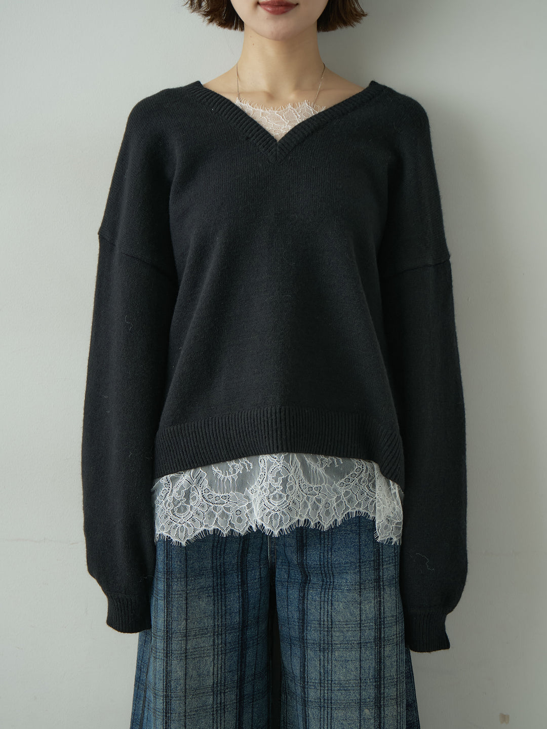 [予約]アルパカタッチレースドッキングVネックニットトップス/black
