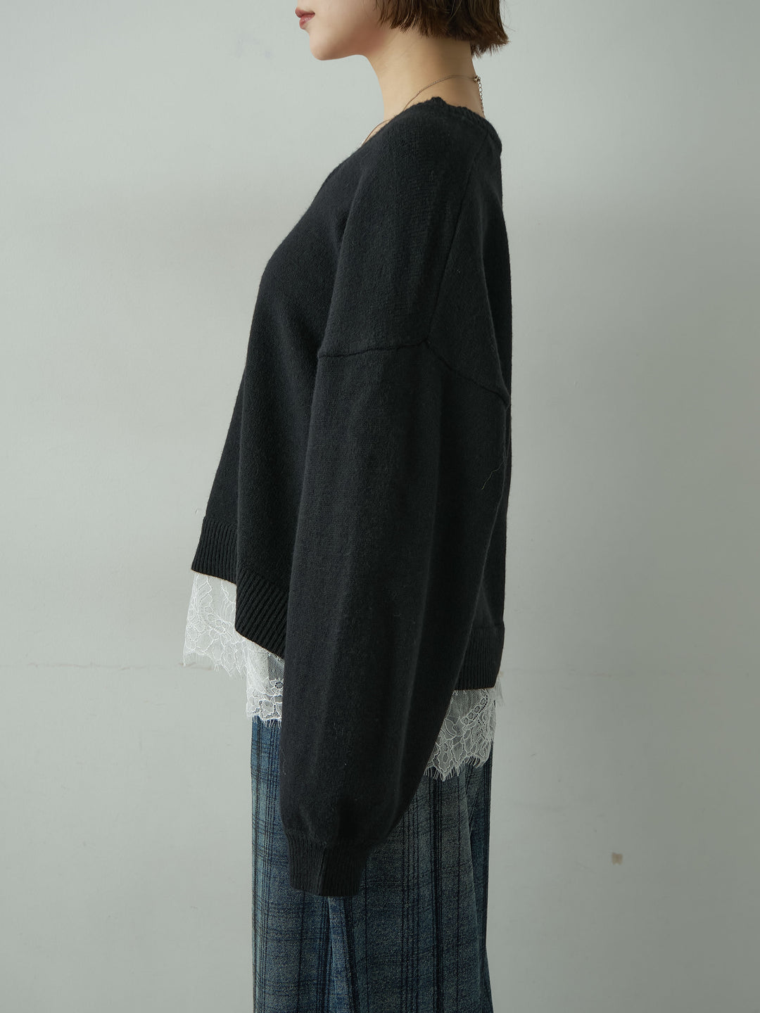 [予約]アルパカタッチレースドッキングVネックニットトップス/black