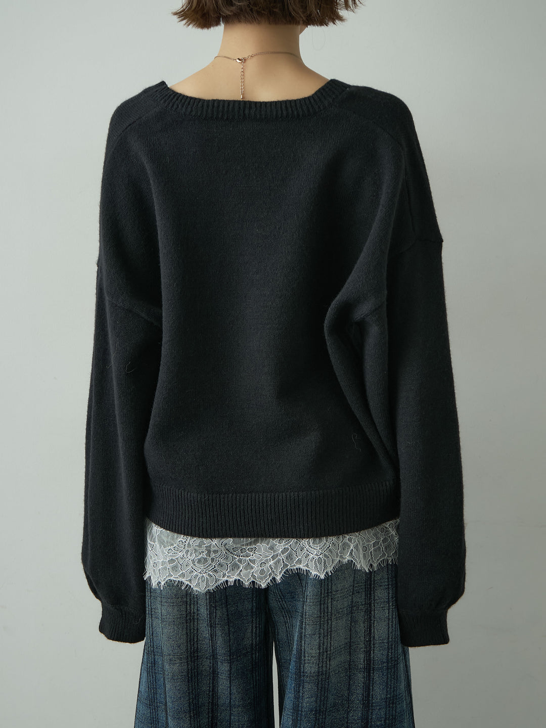 [予約]アルパカタッチレースドッキングVネックニットトップス/black