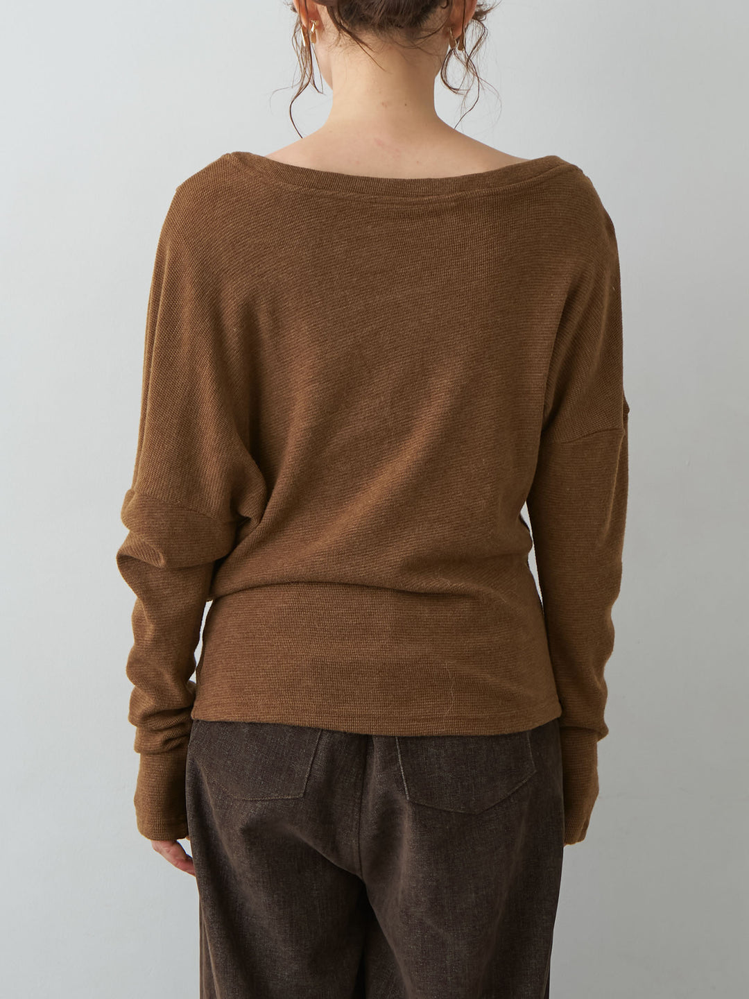 [予約]ナポレオンサイドギャザーワイドネックトップス/brown