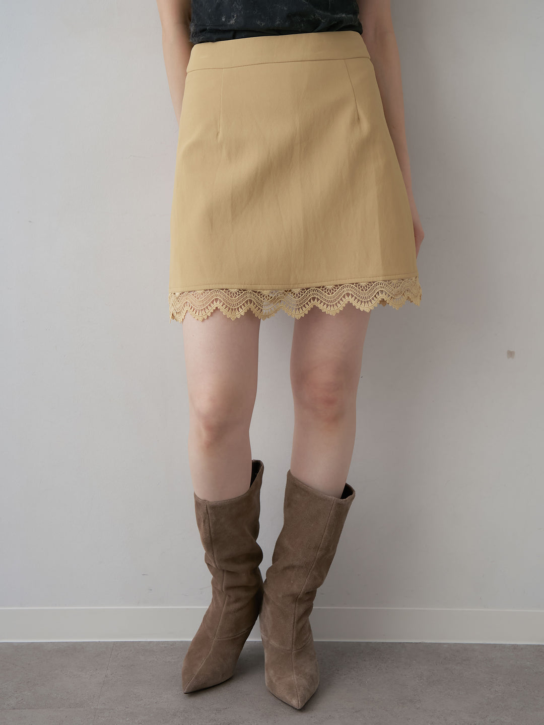 [予約]レースヘムレザーライクミニスカート/beige