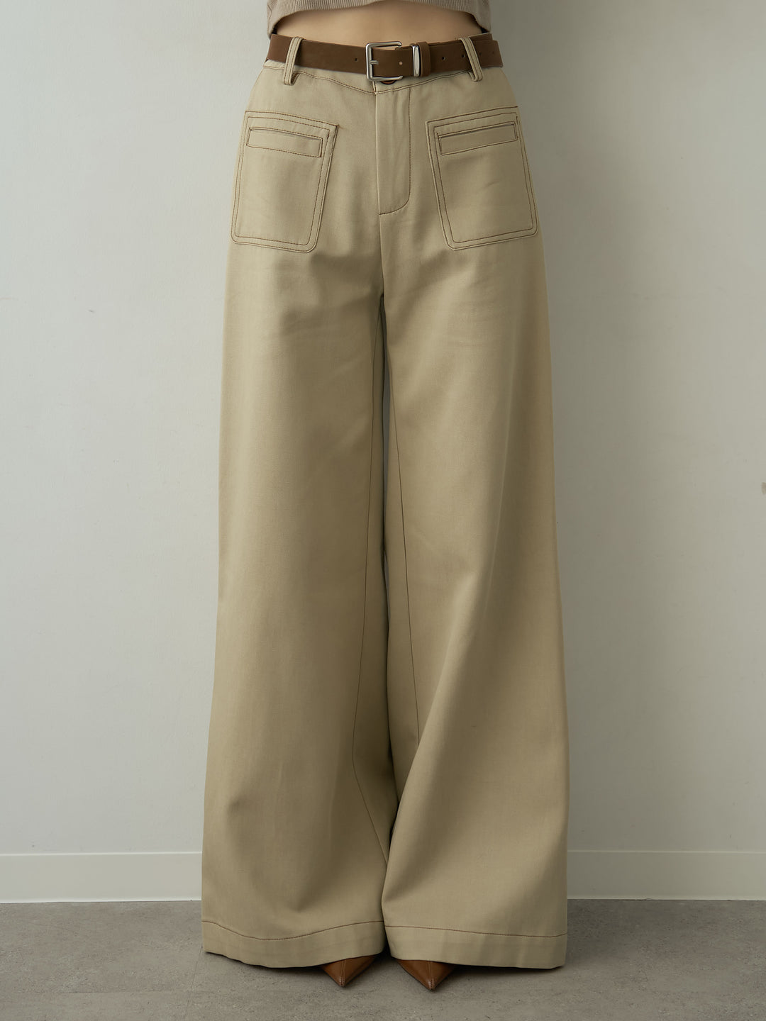 [予約]ベルト付バイカラーステッチセミフレアワイドパンツ/beige