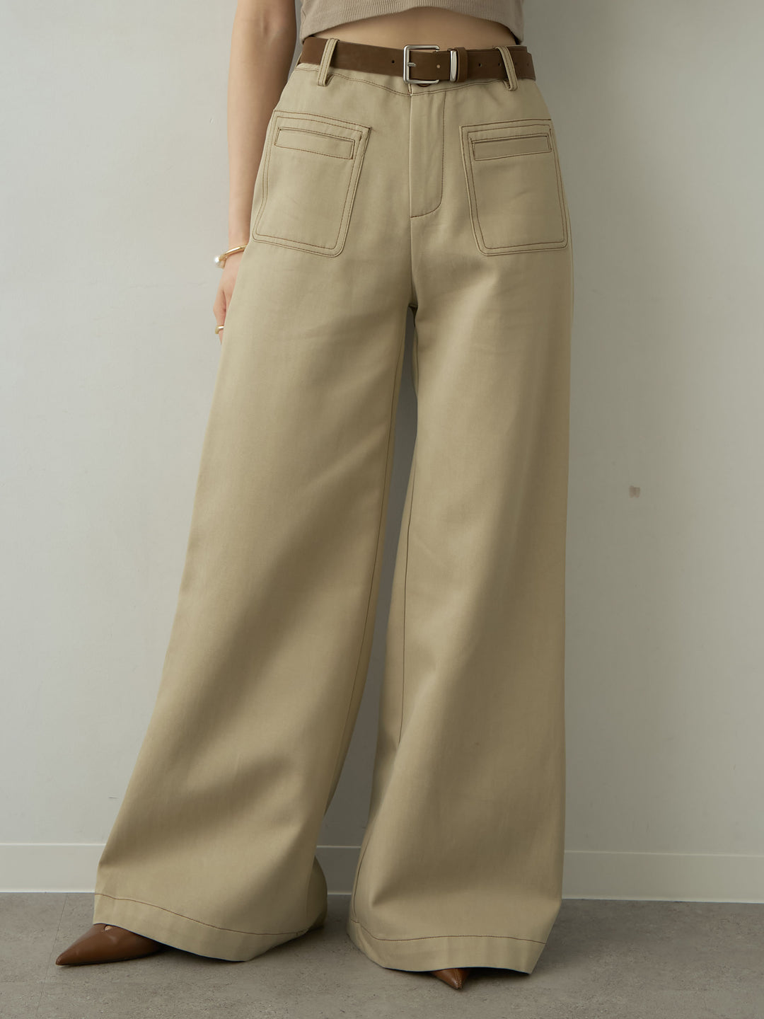 [予約]ベルト付バイカラーステッチセミフレアワイドパンツ/beige