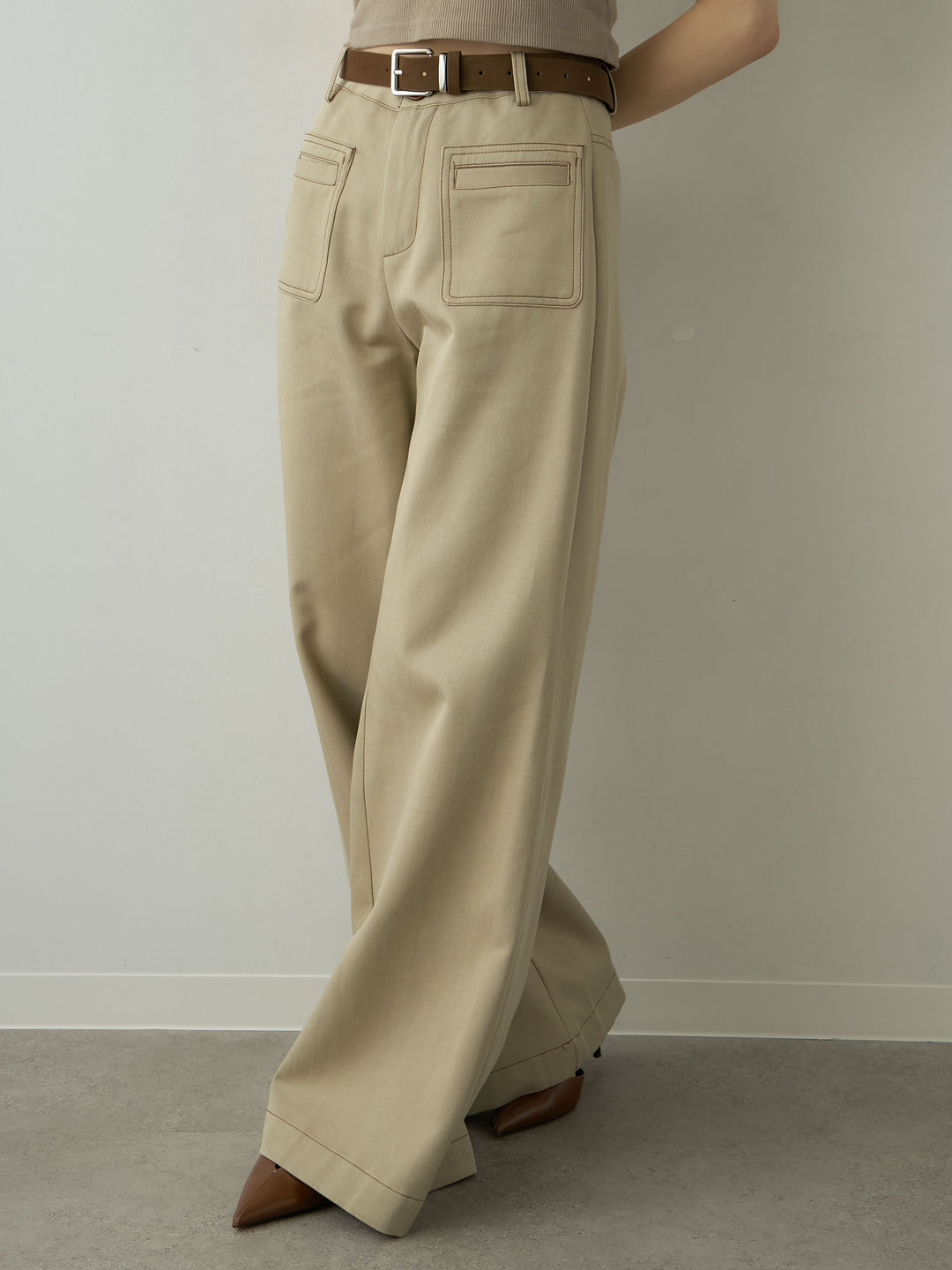[予約]ベルト付バイカラーステッチセミフレアワイドパンツ/beige