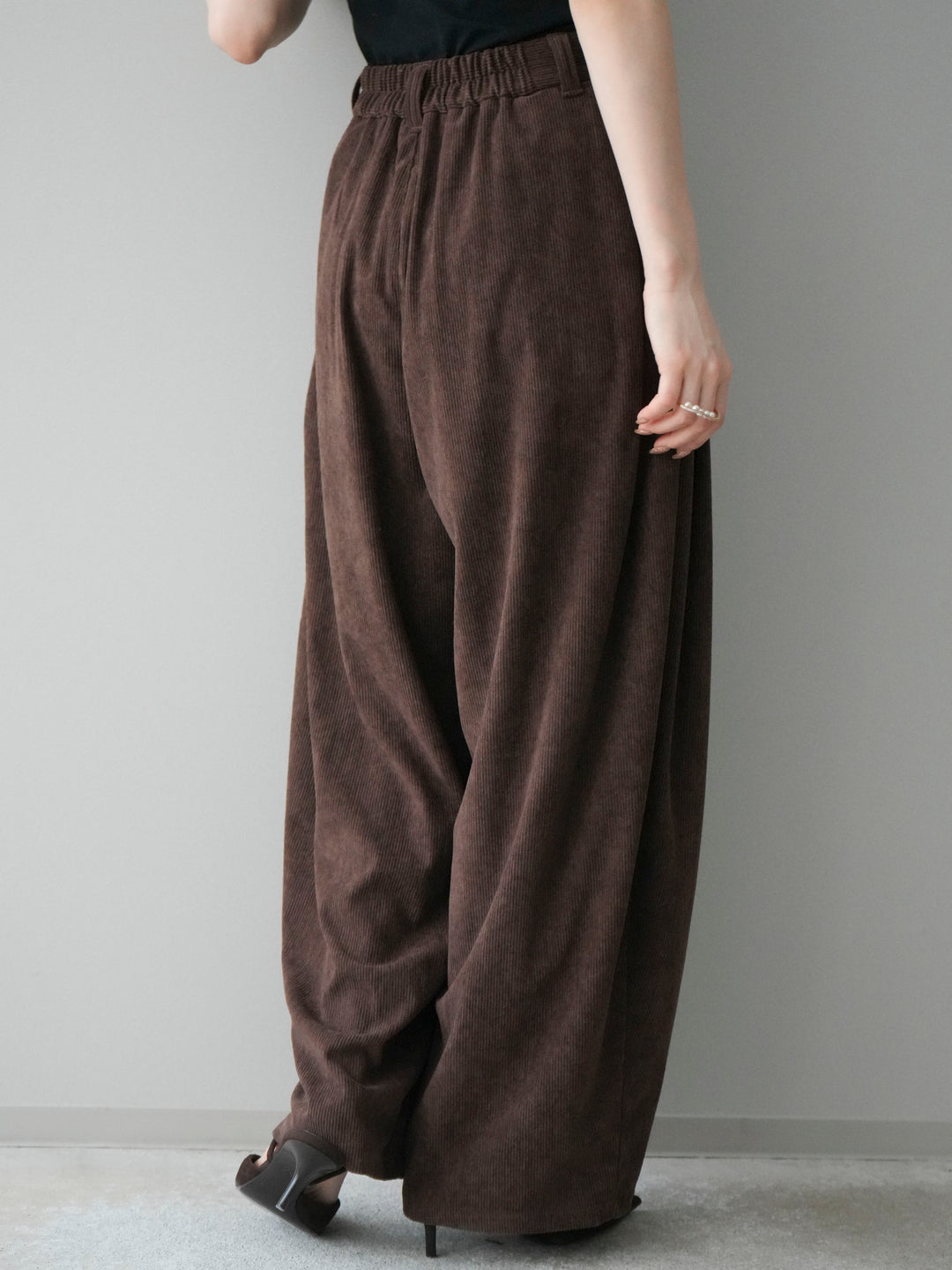 [予約]コーデュロイサイドタックコクーンパンツ/brown