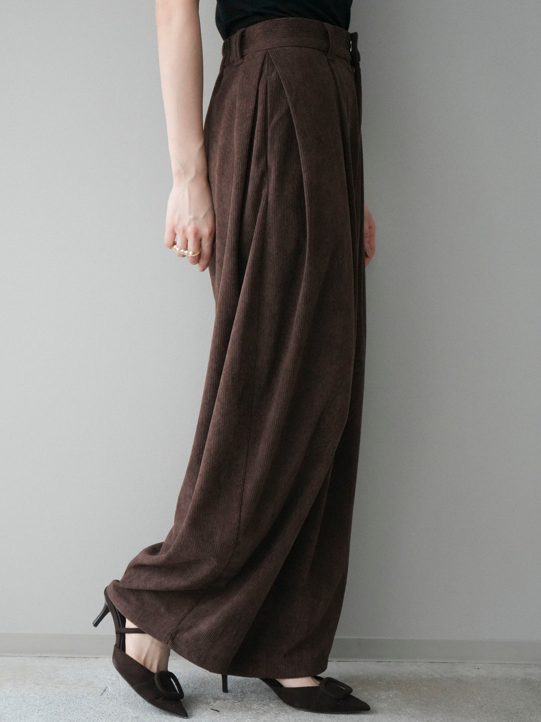 [予約]コーデュロイサイドタックコクーンパンツ/brown