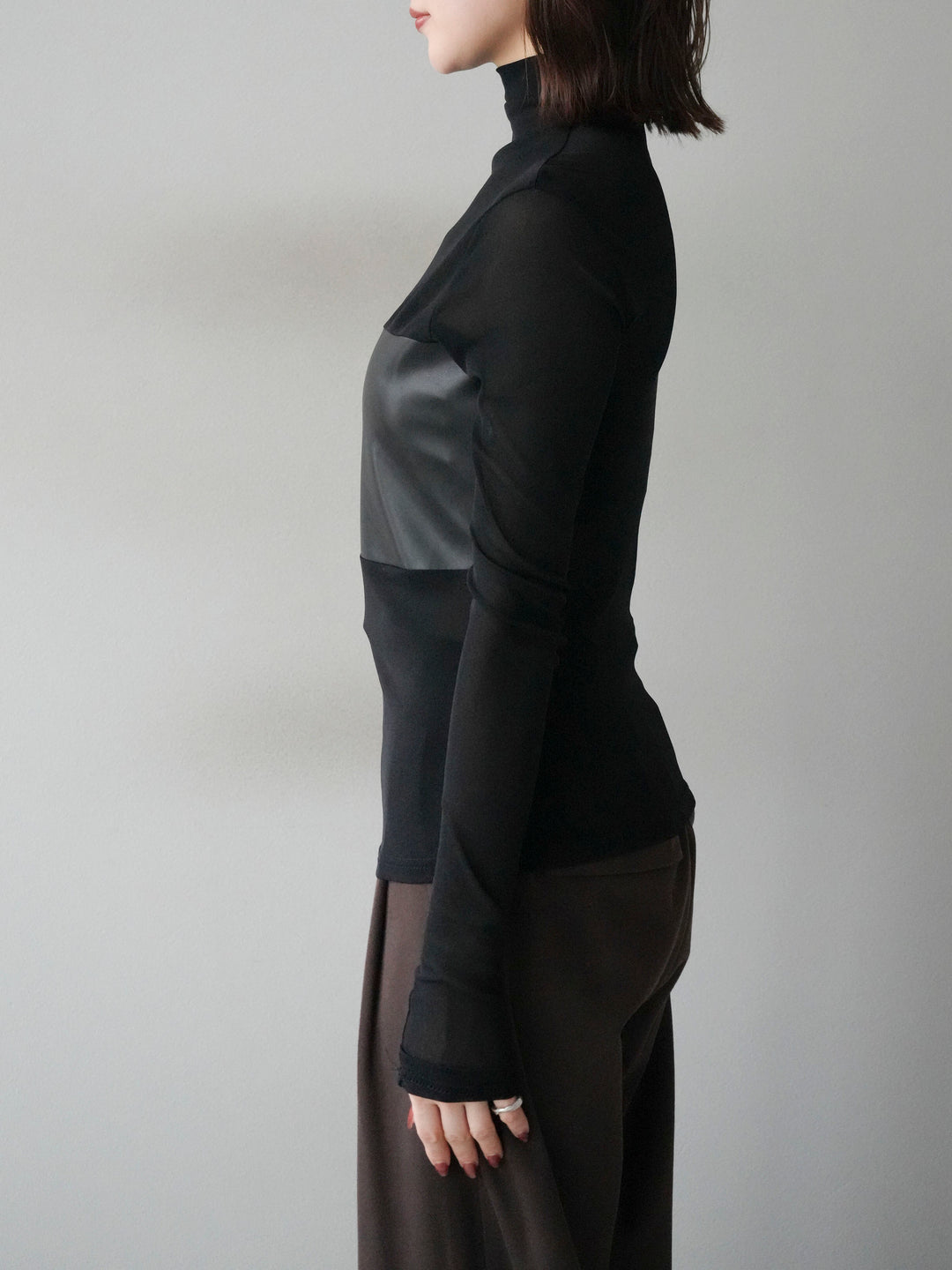 [予約]レザー切替プチネックシアートップス/black