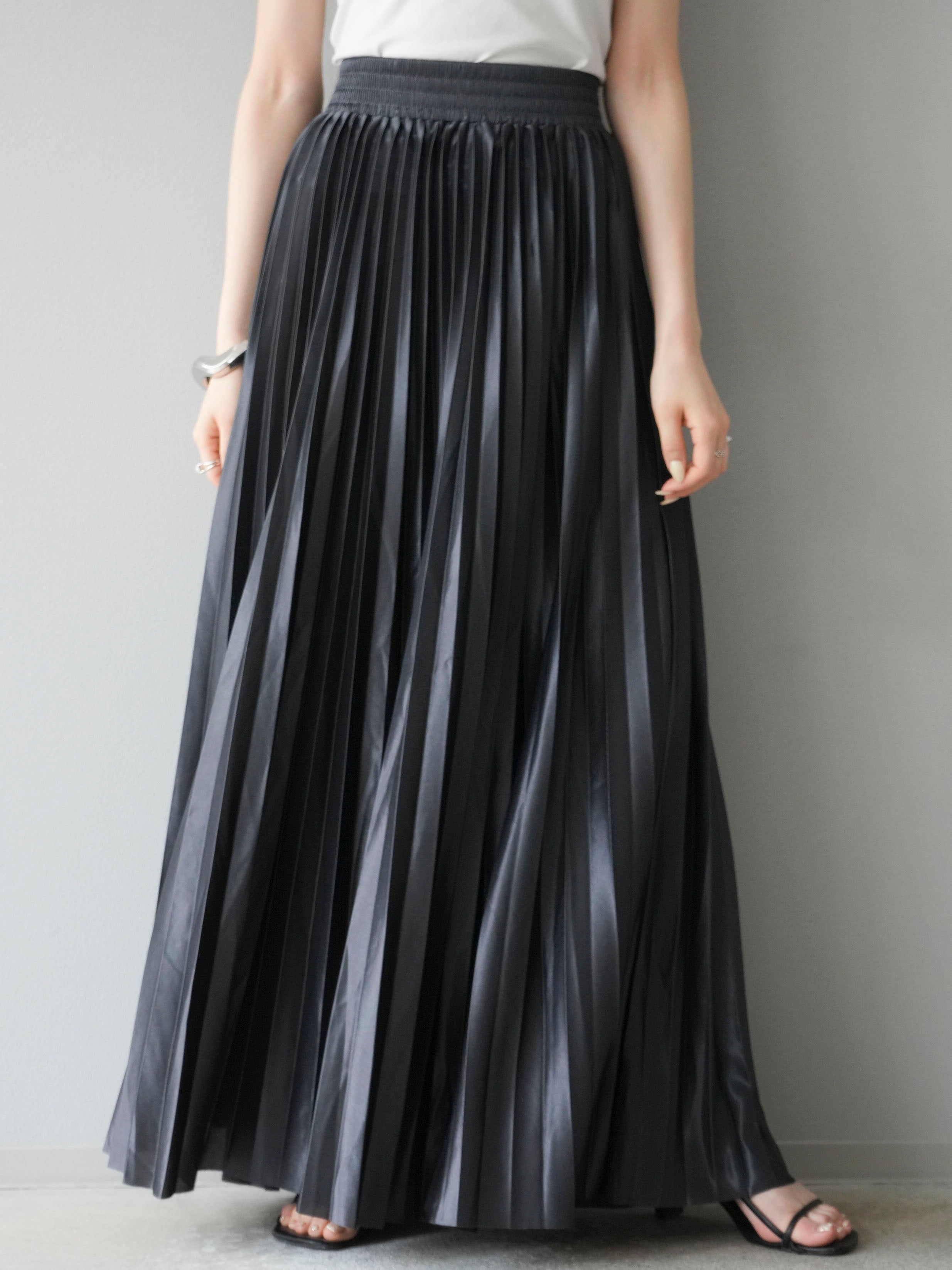 PRIORITYプリーツパンツスカート新品チャコールmal.レレレさん PRIORITYプリーツパンツスカート新品チャコールmal.レレレさん