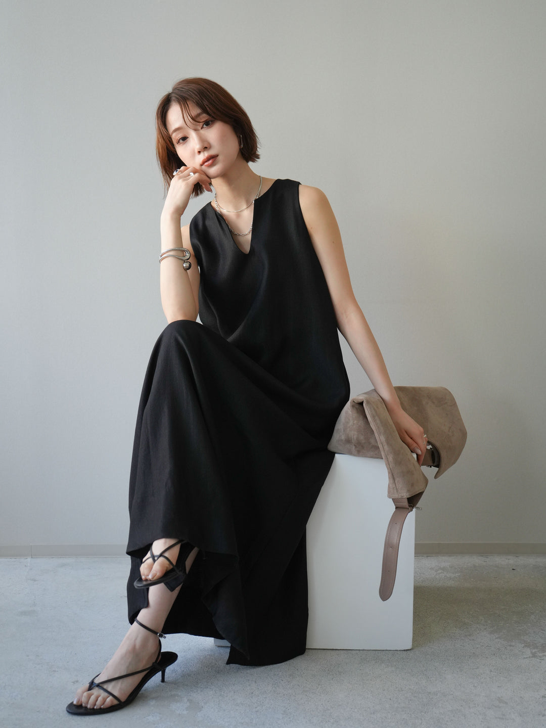 [予約]スキッパーフレアノースリーブワンピース/black