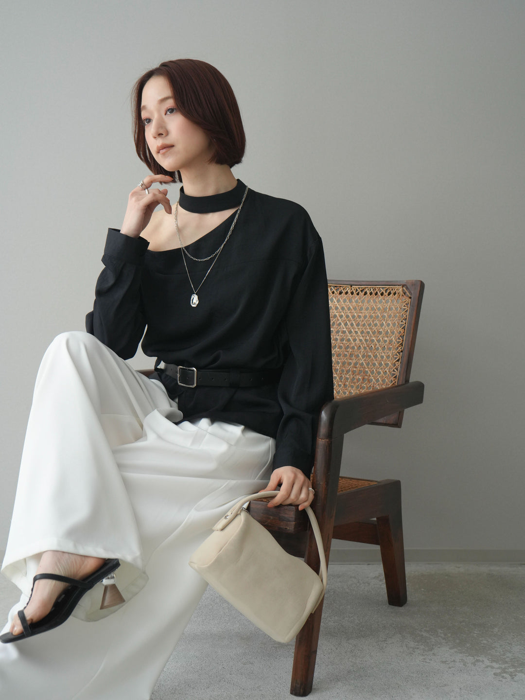 [SET]ベルト付ワンショルダースリットブラウス+ベルト付ワンショルダースリットブラウス(2set)