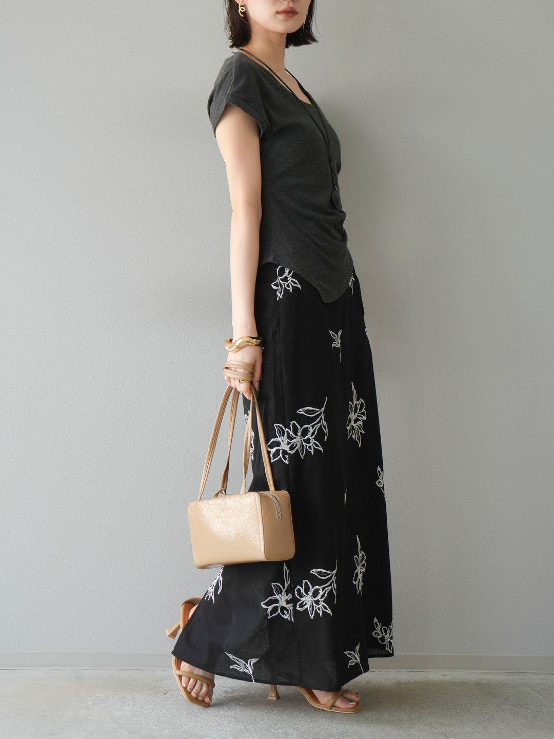 [予約]フラワー刺繍ナロースカート/ブラック