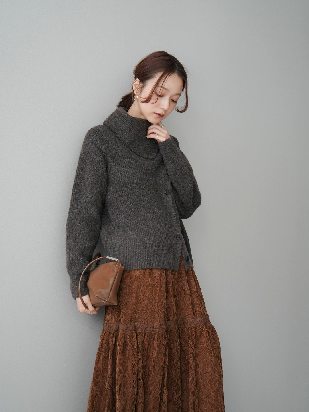 [SET]ハイネックデザインボタンニットカーディガン+起毛レースティアードスカート(2set)