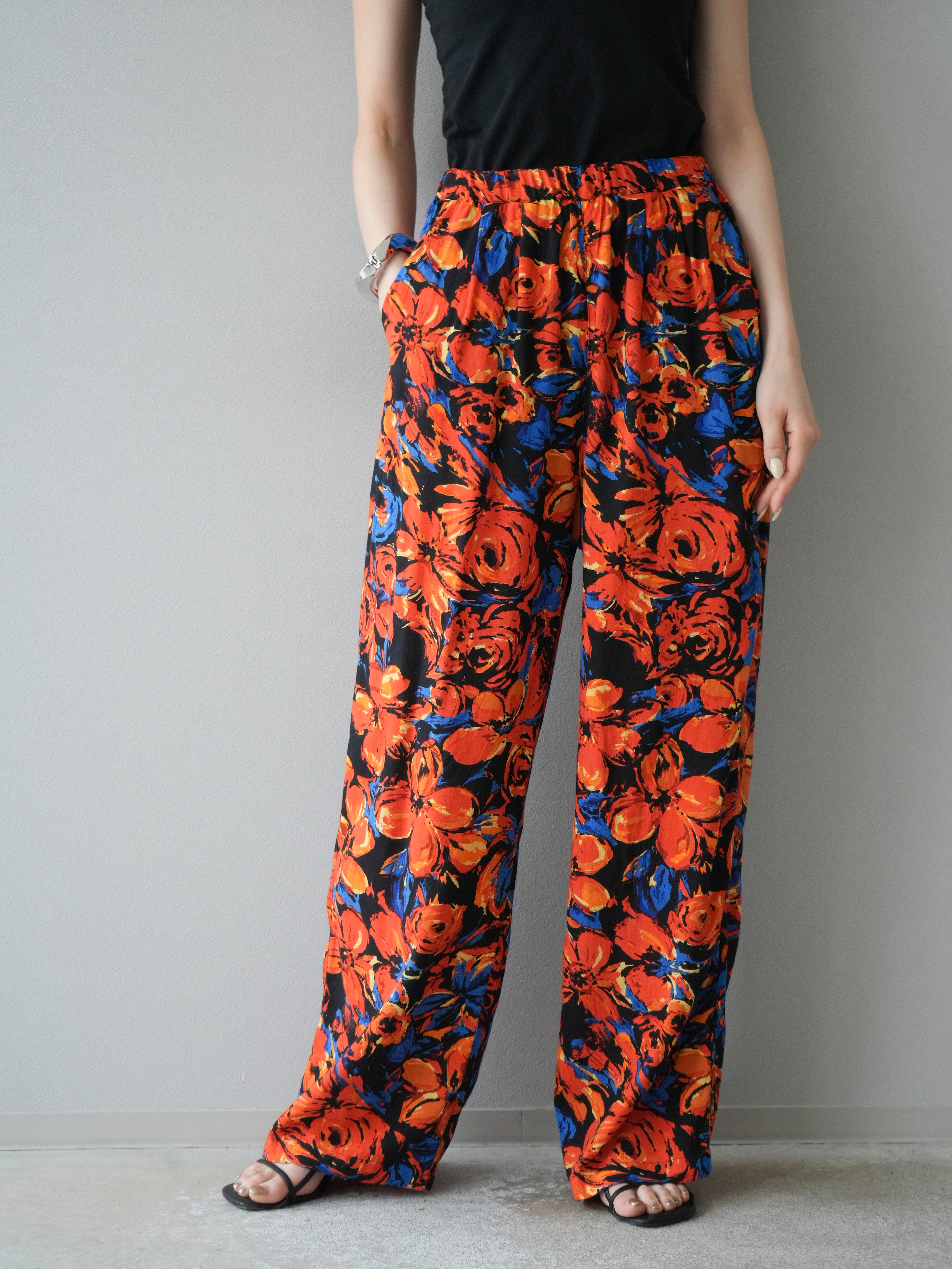 予約]レーヨンフレックススラブボタニカル柄ストレートパンツ/ブラック