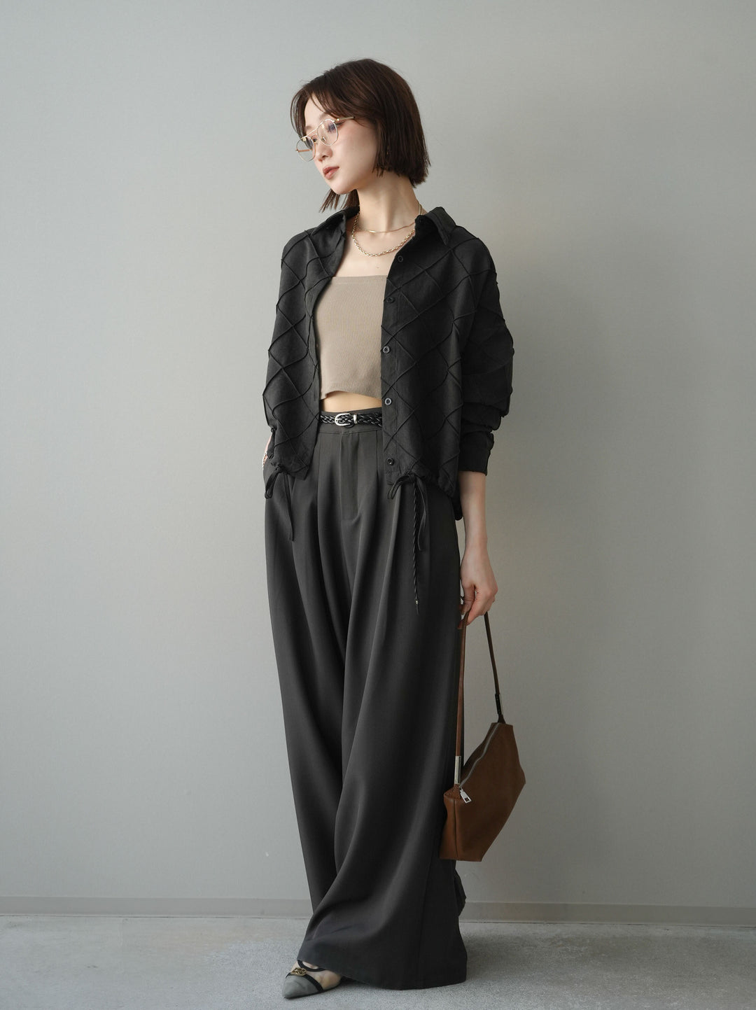 [SET]パイピングクロスデザインブラウス+編み込みベルト付タックワイドパンツ(2set)